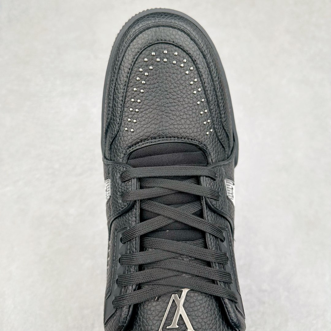 图片[4]-＃K1 Louis Vuitton Trainer lv时装走秀运动鞋 完美鞋型超高的清洁度 零毛边线头瑕疵 全套原楦原纸版原鞋开模 全网最具灵魂的版型 正确原装黄色鞋盒 正确中底印花 鞋面印花3D高频深度立体 全鞋电脑针车 紧密相连 针距密度一致 环保乳胶注塑鞋垫 厚度脚感还原原版 皮面裁剪部位 统一油边封口工艺 原装橡胶大底含胶量大底组合零偏差 专柜全套包装 防尘袋 说明书 质保卡 男女鞋 尺码：35 36 37 38 39 40 41 42 43 44 45-选品中心