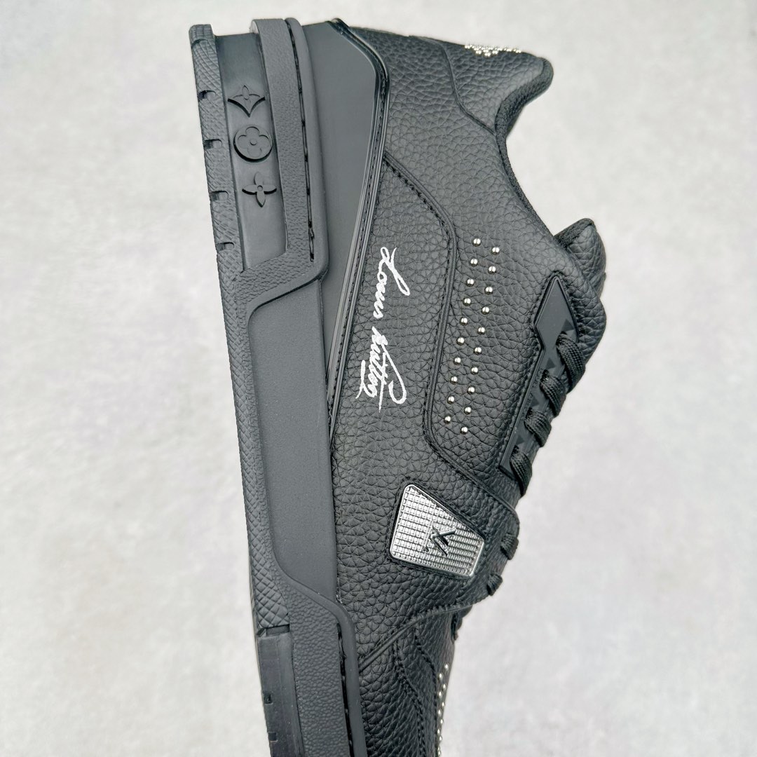 图片[6]-＃K1 Louis Vuitton Trainer lv时装走秀运动鞋 完美鞋型超高的清洁度 零毛边线头瑕疵 全套原楦原纸版原鞋开模 全网最具灵魂的版型 正确原装黄色鞋盒 正确中底印花 鞋面印花3D高频深度立体 全鞋电脑针车 紧密相连 针距密度一致 环保乳胶注塑鞋垫 厚度脚感还原原版 皮面裁剪部位 统一油边封口工艺 原装橡胶大底含胶量大底组合零偏差 专柜全套包装 防尘袋 说明书 质保卡 男女鞋 尺码：35 36 37 38 39 40 41 42 43 44 45-选品中心