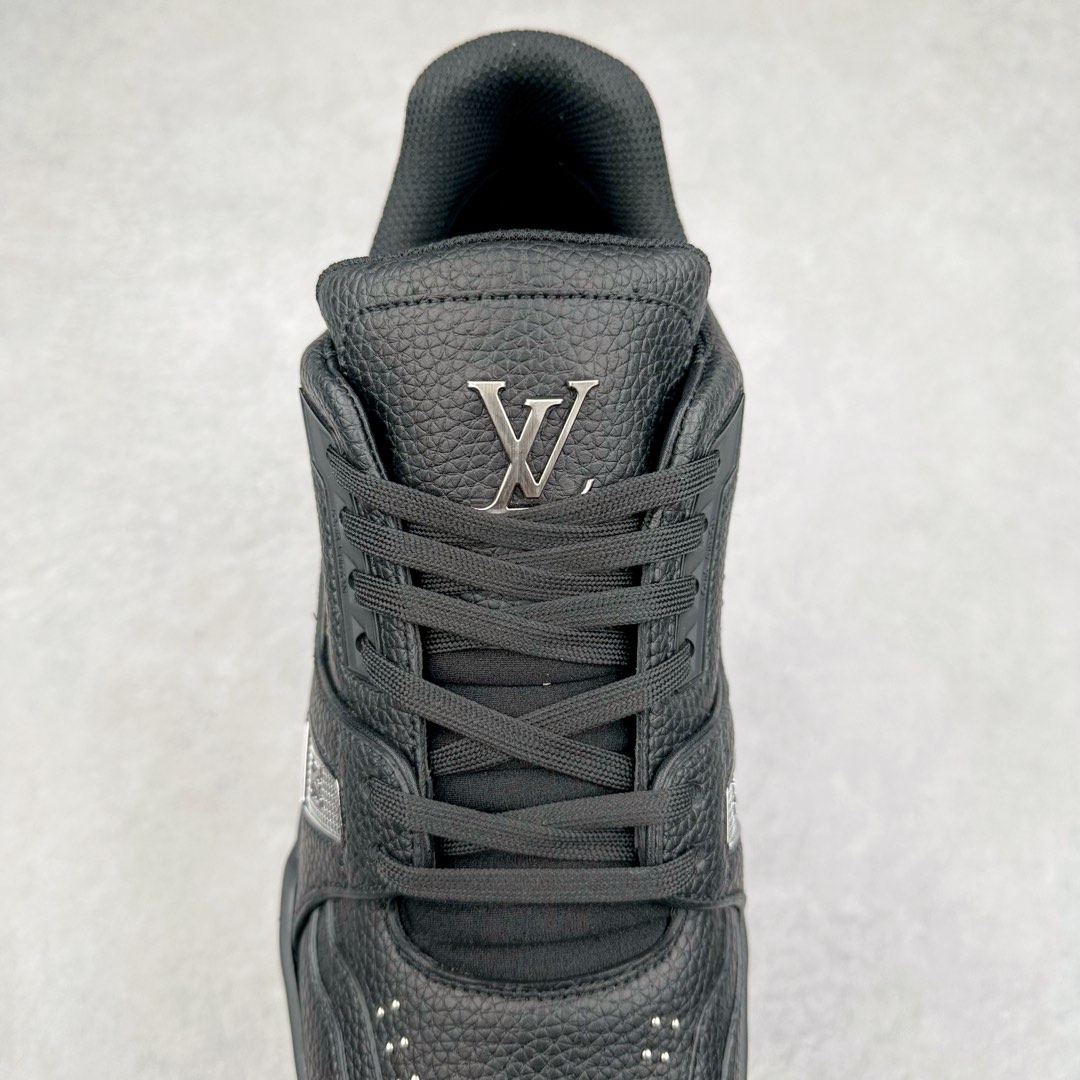 图片[5]-＃K1 Louis Vuitton Trainer lv时装走秀运动鞋 完美鞋型超高的清洁度 零毛边线头瑕疵 全套原楦原纸版原鞋开模 全网最具灵魂的版型 正确原装黄色鞋盒 正确中底印花 鞋面印花3D高频深度立体 全鞋电脑针车 紧密相连 针距密度一致 环保乳胶注塑鞋垫 厚度脚感还原原版 皮面裁剪部位 统一油边封口工艺 原装橡胶大底含胶量大底组合零偏差 专柜全套包装 防尘袋 说明书 质保卡 男女鞋 尺码：35 36 37 38 39 40 41 42 43 44 45-选品中心