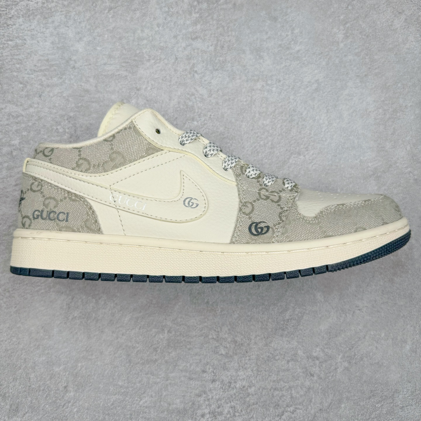 Air Jordan AJ1 Low 低帮定制 DM5688-101 原厂内置气垫魔块 A模大底 头层小牛皮 鞋舌AJ原厂专用牛津布+AJ专用反口珍珠布+原厂无杂质高弹内里海棉+特殊封边弹力鞋带 尺码：36 36.5 37.5 38 38.5 39 40 40.5 41 42 42.5 43 44 44.5 45 46 47.5-选品中心