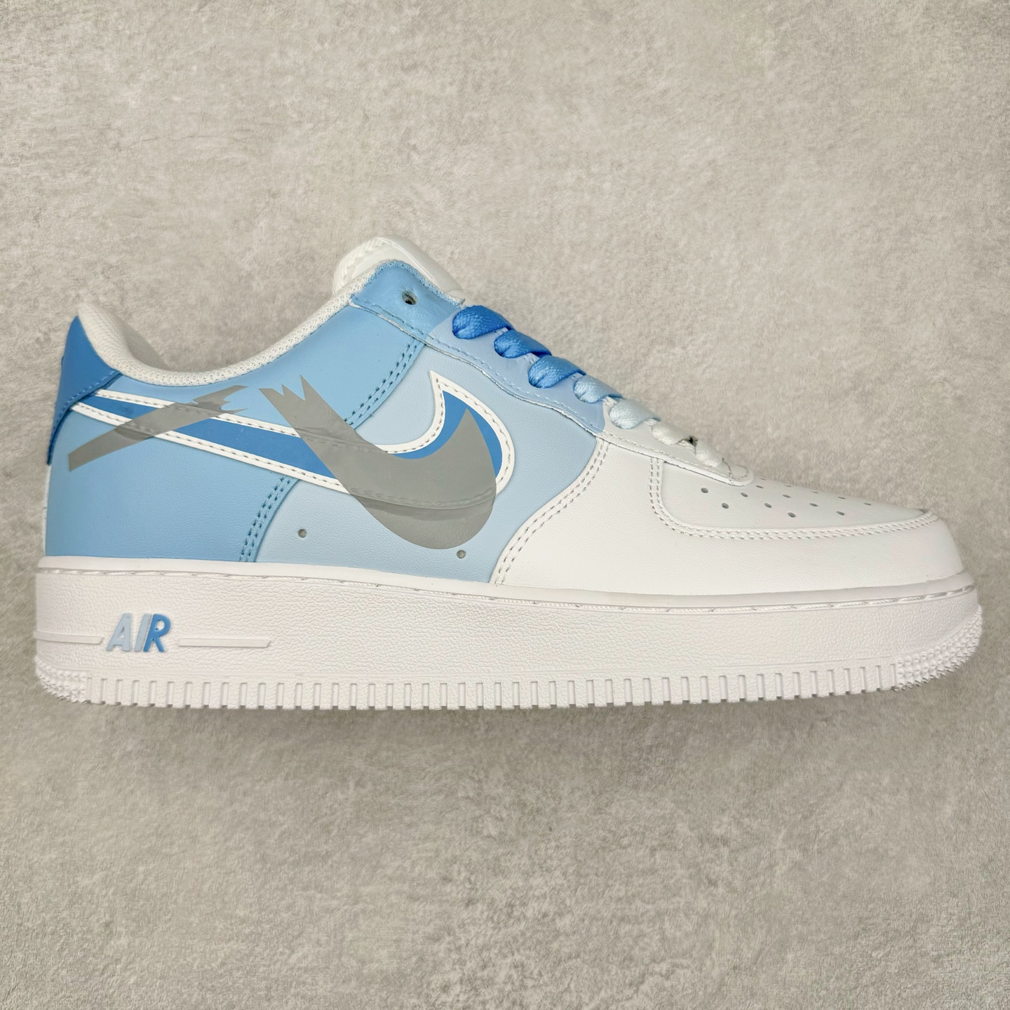 NK Air Force 1´07 Low 空军一号低帮百搭休闲运动板鞋 CW2288-952 柔软、弹性十足的缓震性能和出色的中底设计 横跨复古与现代的外型结合 造就出风靡全球 三十多年的Force 1 直到今天还深受青睐 尺码:36 36.5 37.5 38 38.5 39 40 40.5 41 42 42.5 43 44 44.5 45-选品中心