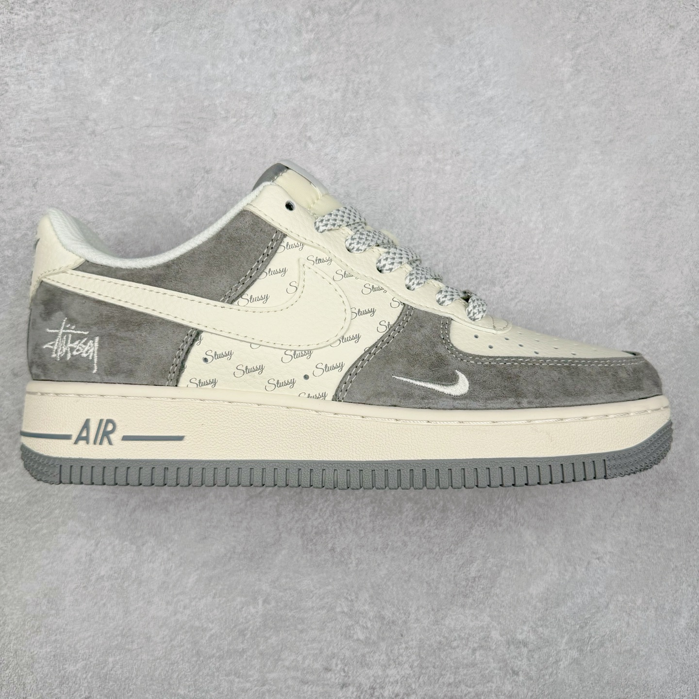 NK Air Force 1´07 Low 空军一号低帮百搭休闲运动板鞋 XZ6188-672 柔软、弹性十足的缓震性能和出色的中底设计 横跨复古与现代的外型结合 造就出风靡全球 三十多年的Force 1 直到今天还深受青睐 尺码：36 36.5 37.5 38 38.5 39 40 40.5 41 42 42.5 43 44 44.5 45-选品中心