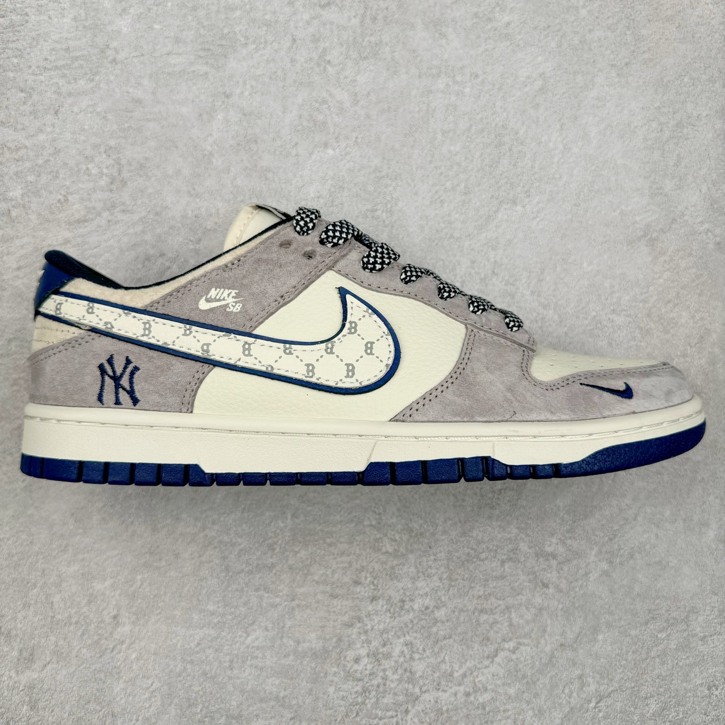 NK Dunk Low 定制配色 DJ2024-092 大厂出品 极力推荐 原装头层材料 独家版型蒸餾加工帶來的是更好的视觉和脚感体验大厂纯原品质出货 清洁度 电绣工艺 皮料切割干净无任何毛边 细节完美 尺码：36 36.5 37.5 38 38.5 39 40 40.5 41 42 42.5 43 44 44.5 45-选品中心