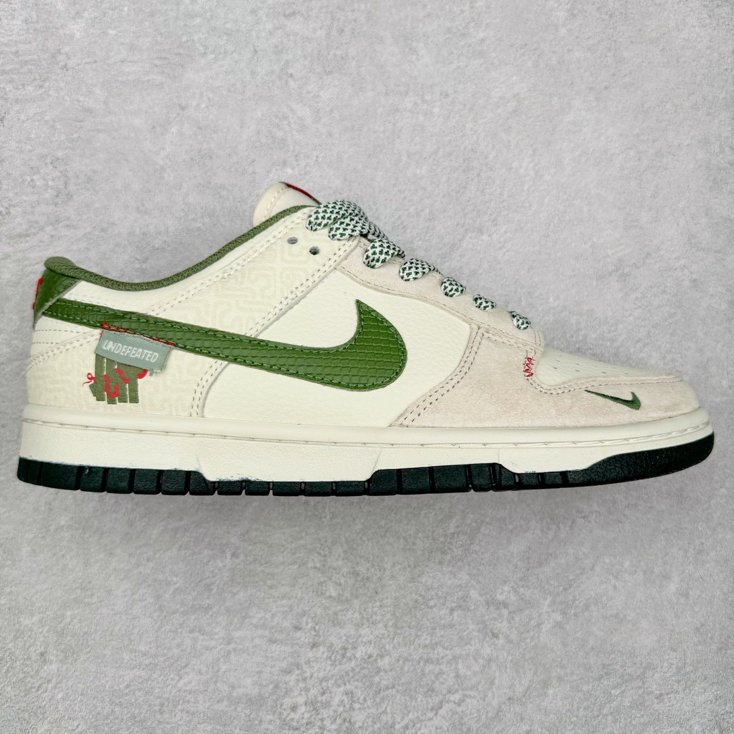 NK Dunk Low 定制配色 DJ2024-070 大厂出品 极力推荐 原装头层材料 独家版型蒸餾加工帶來的是更好的视觉和脚感体验大厂纯原品质出货 清洁度 电绣工艺 皮料切割干净无任何毛边 细节完美 尺码：36 36.5 37.5 38 38.5 39 40 40.5 41 42 42.5 43 44 44.5 45-选品中心