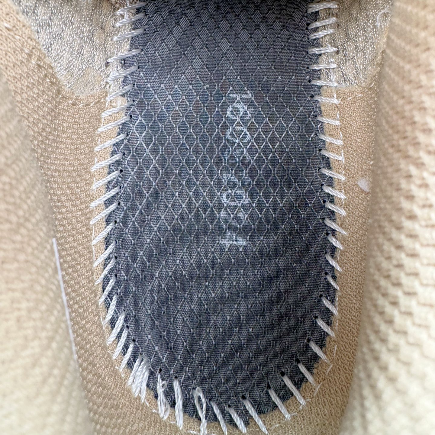 图片[11]-＃绿X/GX SALOMON XT PU.RE ADVANCED 萨洛蒙潮流越野机能户外功能鞋 纯原外贸平台特供订单 耗时半年巨作 全套原纸板楦头开发 原厂特供网布配套加持 确保原汁原味 完美呈现版型 原档数据独家私模五层组合大底 男女鞋同步官方开发至46.5 原装Ortholite轻量化鞋垫 中底布带钢印编号 原厂TPU锁扣 进口港宝加持 后跟自然饱满 还原公司包裹性 基于 SALOMON 初代 XT 鞋身造型并搭载 4D ADVANCED CHASSIS™ 大底打造而成 为这款 XT-QUEST 带来了多项足部控制与保护等功能性 如在运动过程中控制左右晃动的过程而提高稳定性、改善长途越野过程中足中到足尖的过渡、提高感知岩石的精确度以抵抗尖锐物体对脚底的伤害以及采用动态缓冲来增强穿着舒适感 从而减轻疲劳感 使 XT-QUEST 成为一双舒适且安全的户外之履 尺码：36 36.5 37.5 38 38.5 39 40 40.5 41 42 42.5 43 44 44.5 45 46 46.5-选品中心