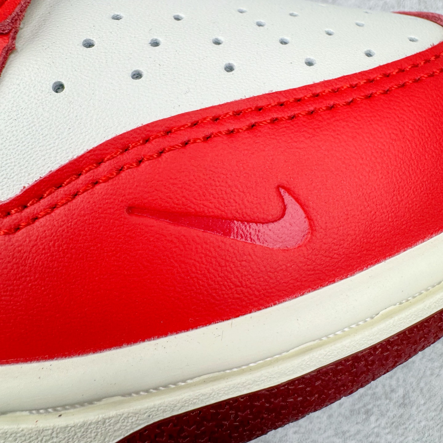 图片[20]-＃纯原 NK Dunk Low 金蛇献瑞 福运 蛇年限定 HJ3491-161 定制系列天花板 无原鞋不开发 全系列得物原鞋一比一校对开发 配色持续更新中 终端对接 优势输出 全套原厂楦头原纸板数据档案倾力打造 原汁原味莞产 极致还原 圈内最强针车工艺 高端零售指定版 广东原厂配套原盒原标 鞋盒分三个尺码段 原厂冲刀 超高清洁度 全鞋零毛边皮料切割 采用原厂百宏鞋带以及原厂百宏织唛舌标 内标可供原厂几率过验 进口原装条纹中底布 四线拉帮白色点胶 原厂拉帮手法遵循公司 原厂电绣 极致还原 尺码：35.5 36 36.5 37.5 38 38.5 39 40 40.5 41 42 42.5 43 44 44.5 45 46 47.5-选品中心