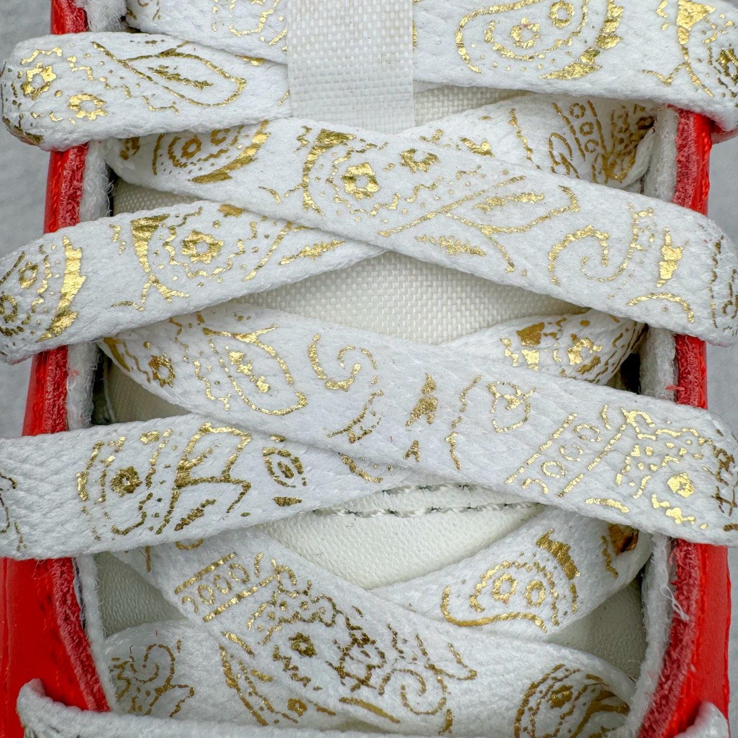 图片[16]-＃纯原 NK Dunk Low 金蛇献瑞 福运 蛇年限定 HJ3491-161 定制系列天花板 无原鞋不开发 全系列得物原鞋一比一校对开发 配色持续更新中 终端对接 优势输出 全套原厂楦头原纸板数据档案倾力打造 原汁原味莞产 极致还原 圈内最强针车工艺 高端零售指定版 广东原厂配套原盒原标 鞋盒分三个尺码段 原厂冲刀 超高清洁度 全鞋零毛边皮料切割 采用原厂百宏鞋带以及原厂百宏织唛舌标 内标可供原厂几率过验 进口原装条纹中底布 四线拉帮白色点胶 原厂拉帮手法遵循公司 原厂电绣 极致还原 尺码：35.5 36 36.5 37.5 38 38.5 39 40 40.5 41 42 42.5 43 44 44.5 45 46 47.5-选品中心