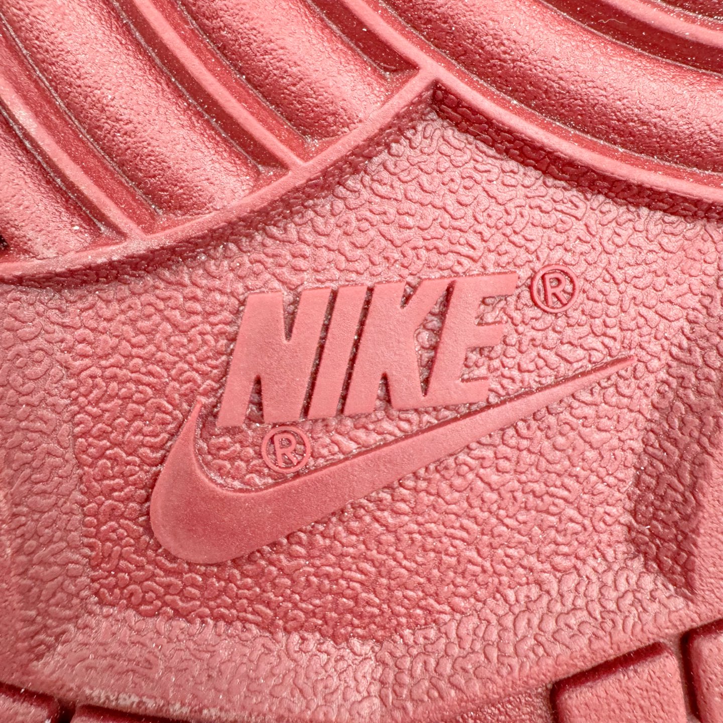 图片[22]-＃纯原 NK Dunk Low 金蛇献瑞 福运 蛇年限定 HJ3491-161 定制系列天花板 无原鞋不开发 全系列得物原鞋一比一校对开发 配色持续更新中 终端对接 优势输出 全套原厂楦头原纸板数据档案倾力打造 原汁原味莞产 极致还原 圈内最强针车工艺 高端零售指定版 广东原厂配套原盒原标 鞋盒分三个尺码段 原厂冲刀 超高清洁度 全鞋零毛边皮料切割 采用原厂百宏鞋带以及原厂百宏织唛舌标 内标可供原厂几率过验 进口原装条纹中底布 四线拉帮白色点胶 原厂拉帮手法遵循公司 原厂电绣 极致还原 尺码：35.5 36 36.5 37.5 38 38.5 39 40 40.5 41 42 42.5 43 44 44.5 45 46 47.5-选品中心