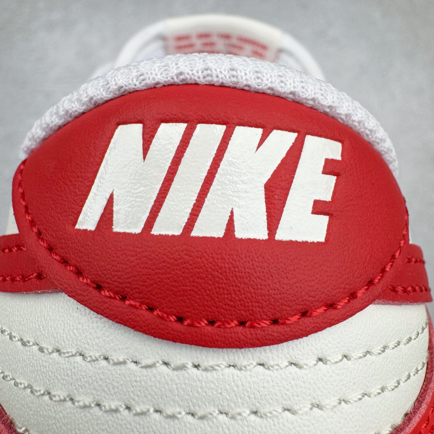 图片[18]-＃纯原 NK Dunk Low 金蛇献瑞 福运 蛇年限定 HJ3491-161 定制系列天花板 无原鞋不开发 全系列得物原鞋一比一校对开发 配色持续更新中 终端对接 优势输出 全套原厂楦头原纸板数据档案倾力打造 原汁原味莞产 极致还原 圈内最强针车工艺 高端零售指定版 广东原厂配套原盒原标 鞋盒分三个尺码段 原厂冲刀 超高清洁度 全鞋零毛边皮料切割 采用原厂百宏鞋带以及原厂百宏织唛舌标 内标可供原厂几率过验 进口原装条纹中底布 四线拉帮白色点胶 原厂拉帮手法遵循公司 原厂电绣 极致还原 尺码：35.5 36 36.5 37.5 38 38.5 39 40 40.5 41 42 42.5 43 44 44.5 45 46 47.5-选品中心