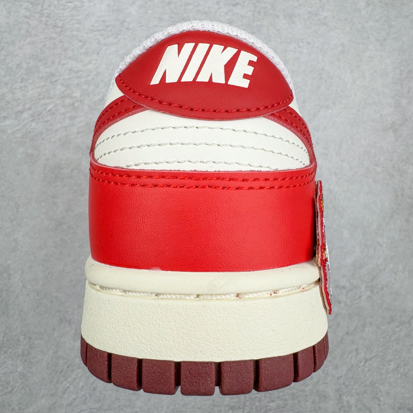 图片[8]-＃纯原 NK Dunk Low 金蛇献瑞 福运 蛇年限定 HJ3491-161 定制系列天花板 无原鞋不开发 全系列得物原鞋一比一校对开发 配色持续更新中 终端对接 优势输出 全套原厂楦头原纸板数据档案倾力打造 原汁原味莞产 极致还原 圈内最强针车工艺 高端零售指定版 广东原厂配套原盒原标 鞋盒分三个尺码段 原厂冲刀 超高清洁度 全鞋零毛边皮料切割 采用原厂百宏鞋带以及原厂百宏织唛舌标 内标可供原厂几率过验 进口原装条纹中底布 四线拉帮白色点胶 原厂拉帮手法遵循公司 原厂电绣 极致还原 尺码：35.5 36 36.5 37.5 38 38.5 39 40 40.5 41 42 42.5 43 44 44.5 45 46 47.5-选品中心