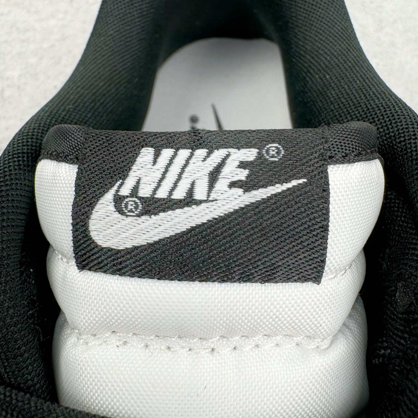 图片[13]-＃YC纯原 NK Dunk Low Retro \\\”Black\\\”黑白熊猫 DD1391-100/DD1503-101＃XE中国版 圈内最强 全套惠州原厂楦头原纸板数据档案倾力打造 极致还原 匹配率百分之九十九 无解鞋型 御用原厂Sadesa D7 皮料 细纹质感排气孔完全一致 广东原厂配套原盒原标 鞋盒分三个尺码段 原厂冲刀 超高清洁度 全鞋零毛边皮料切割 采用原厂百宏鞋带以及原厂百宏织唛舌标 内标可供原厂几率过验 进口原装条纹中底布 四线拉帮白色点胶 原厂拉帮手法遵循公司 原厂电绣 针数密度一致 全鞋134处细节 逐一对比 追求零偏差 出货即市场巅峰 尺码：36 36.5 37.5 38 38.5 39 40 40.5 41 42 42.5 43 44 44.5 45 46-选品中心