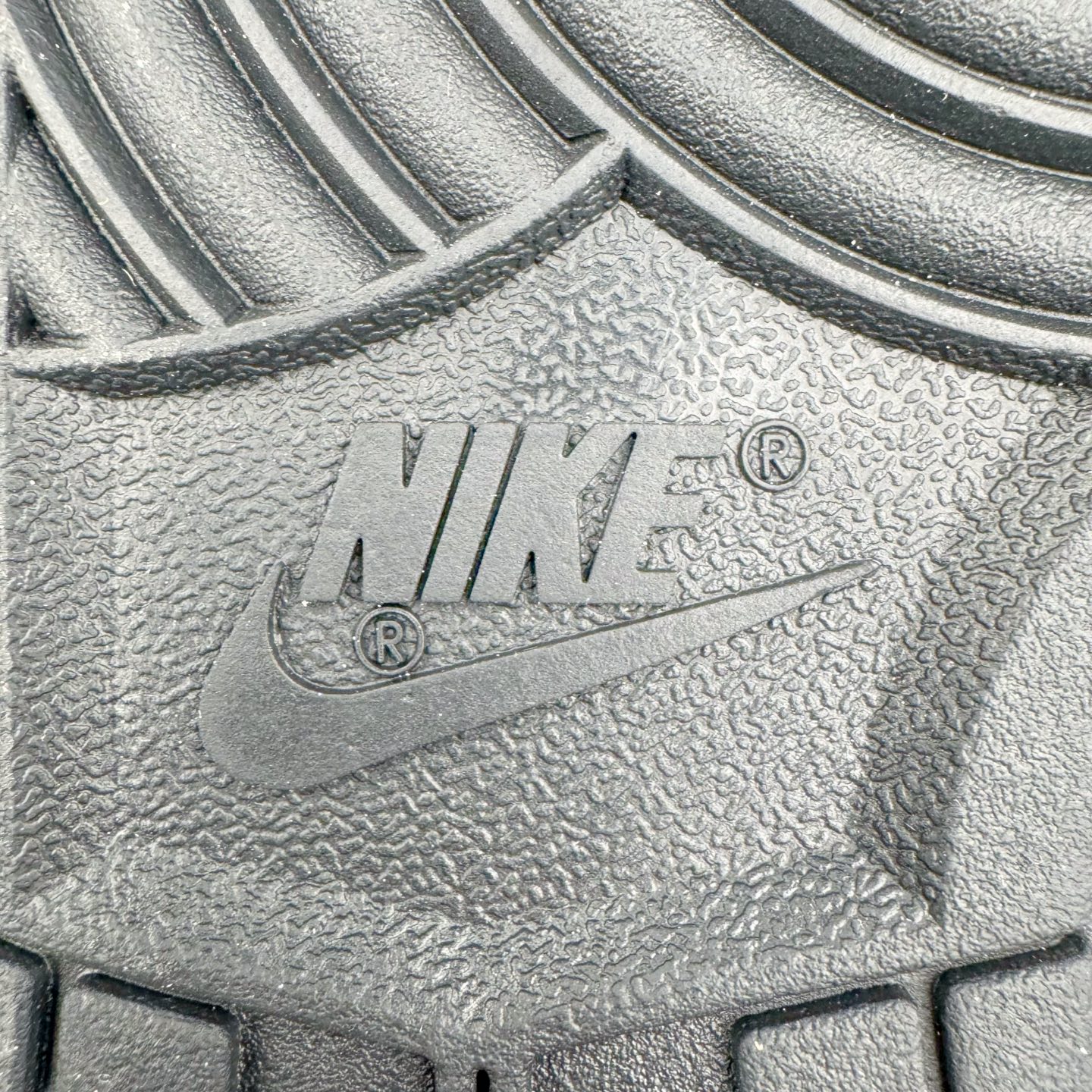 图片[19]-＃YC纯原 NK Dunk Low Retro \\\”Black\\\”黑白熊猫 DD1391-100/DD1503-101＃XE中国版 圈内最强 全套惠州原厂楦头原纸板数据档案倾力打造 极致还原 匹配率百分之九十九 无解鞋型 御用原厂Sadesa D7 皮料 细纹质感排气孔完全一致 广东原厂配套原盒原标 鞋盒分三个尺码段 原厂冲刀 超高清洁度 全鞋零毛边皮料切割 采用原厂百宏鞋带以及原厂百宏织唛舌标 内标可供原厂几率过验 进口原装条纹中底布 四线拉帮白色点胶 原厂拉帮手法遵循公司 原厂电绣 针数密度一致 全鞋134处细节 逐一对比 追求零偏差 出货即市场巅峰 尺码：36 36.5 37.5 38 38.5 39 40 40.5 41 42 42.5 43 44 44.5 45 46-选品中心