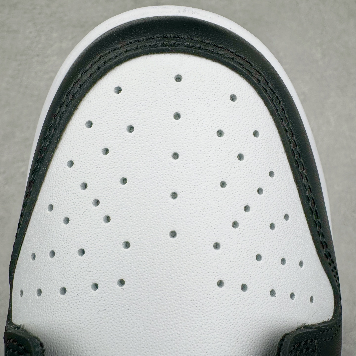 图片[14]-＃YC纯原 NK Dunk Low Retro \\\”Black\\\”黑白熊猫 DD1391-100/DD1503-101＃XE中国版 圈内最强 全套惠州原厂楦头原纸板数据档案倾力打造 极致还原 匹配率百分之九十九 无解鞋型 御用原厂Sadesa D7 皮料 细纹质感排气孔完全一致 广东原厂配套原盒原标 鞋盒分三个尺码段 原厂冲刀 超高清洁度 全鞋零毛边皮料切割 采用原厂百宏鞋带以及原厂百宏织唛舌标 内标可供原厂几率过验 进口原装条纹中底布 四线拉帮白色点胶 原厂拉帮手法遵循公司 原厂电绣 针数密度一致 全鞋134处细节 逐一对比 追求零偏差 出货即市场巅峰 尺码：36 36.5 37.5 38 38.5 39 40 40.5 41 42 42.5 43 44 44.5 45 46-选品中心