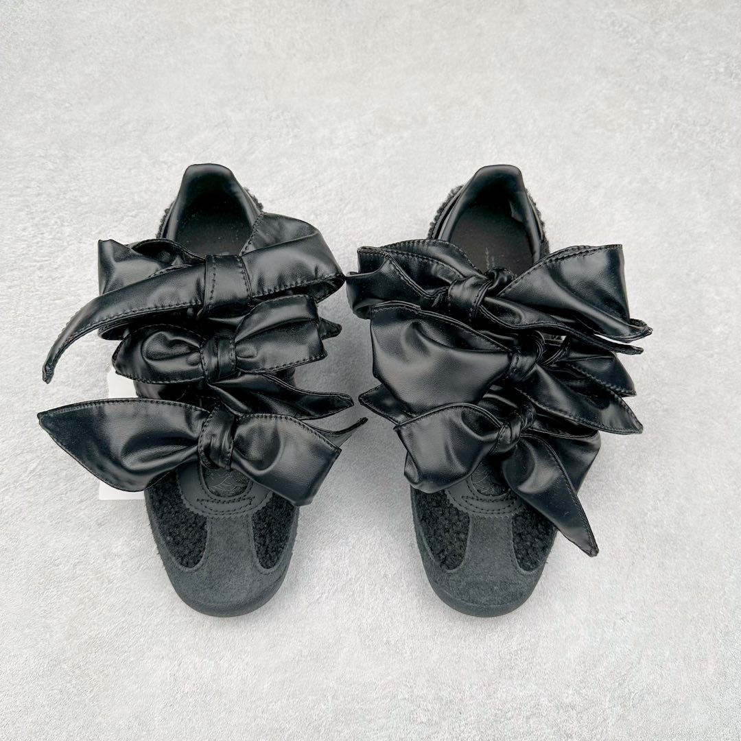 图片[2]-＃纯原 AD Wmns SL72 OG 系列德训足球风百搭低帮休闲运动板鞋 JH7342 采用高弹EVA+MODEL+RB三层组合底 区别市面RB一体大底 三层组合鞋底重量与原鞋一致 Originals 将有「T 头鞋」造型的诞生于 1972 年的 SL72 鞋款复刻带回 各位买鞋又有新选择了 1972 年 SL72 问世后 引领了后来阿迪达斯的跑鞋发展方向 其中「SL」代表了 Super Light 彰显了产品轻便的特性 1972 年 SL72 问世后 引领了后来阿迪达斯的跑鞋发展方向 其中「SL」代表了 Super Light 彰显了产品轻便的特性 这次 Originals 延续其轻质经典的基因 带来男女两款 SL72 男生款带来 SL72 RS 鞋型 RS 意为 Reshaped（重塑）鞋款在保留了经典的外观基础上 在尼龙材质里增加了填充物 使鞋型更加挺立和饱满 鞋头则更加圆润 鞋底的 EVA 材质则增加了鞋款的高度 女生款则带来 SL72 OG W 鞋型 OG 顾名思义则是致敬经典款式 相较于 RS（Reshaped）鞋款 鞋身更加纤细 其整体鞋身轮廓、线条、细节、材质上尊崇 70 年代 SL72 的设计 还原经典味道 尺码：36 36⅔ 37⅓ 38 38⅔ 39⅓ 40 40⅔ 41⅓ 42 42⅔ 43⅓ 44 44⅔ 45-选品中心