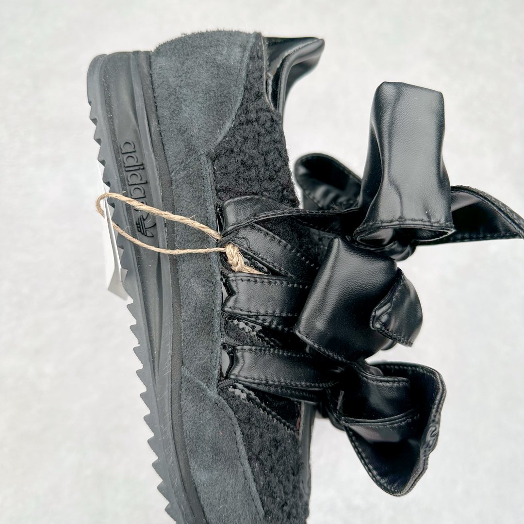 图片[6]-＃纯原 AD Wmns SL72 OG 系列德训足球风百搭低帮休闲运动板鞋 JH7342 采用高弹EVA+MODEL+RB三层组合底 区别市面RB一体大底 三层组合鞋底重量与原鞋一致 Originals 将有「T 头鞋」造型的诞生于 1972 年的 SL72 鞋款复刻带回 各位买鞋又有新选择了 1972 年 SL72 问世后 引领了后来阿迪达斯的跑鞋发展方向 其中「SL」代表了 Super Light 彰显了产品轻便的特性 1972 年 SL72 问世后 引领了后来阿迪达斯的跑鞋发展方向 其中「SL」代表了 Super Light 彰显了产品轻便的特性 这次 Originals 延续其轻质经典的基因 带来男女两款 SL72 男生款带来 SL72 RS 鞋型 RS 意为 Reshaped（重塑）鞋款在保留了经典的外观基础上 在尼龙材质里增加了填充物 使鞋型更加挺立和饱满 鞋头则更加圆润 鞋底的 EVA 材质则增加了鞋款的高度 女生款则带来 SL72 OG W 鞋型 OG 顾名思义则是致敬经典款式 相较于 RS（Reshaped）鞋款 鞋身更加纤细 其整体鞋身轮廓、线条、细节、材质上尊崇 70 年代 SL72 的设计 还原经典味道 尺码：36 36⅔ 37⅓ 38 38⅔ 39⅓ 40 40⅔ 41⅓ 42 42⅔ 43⅓ 44 44⅔ 45-选品中心