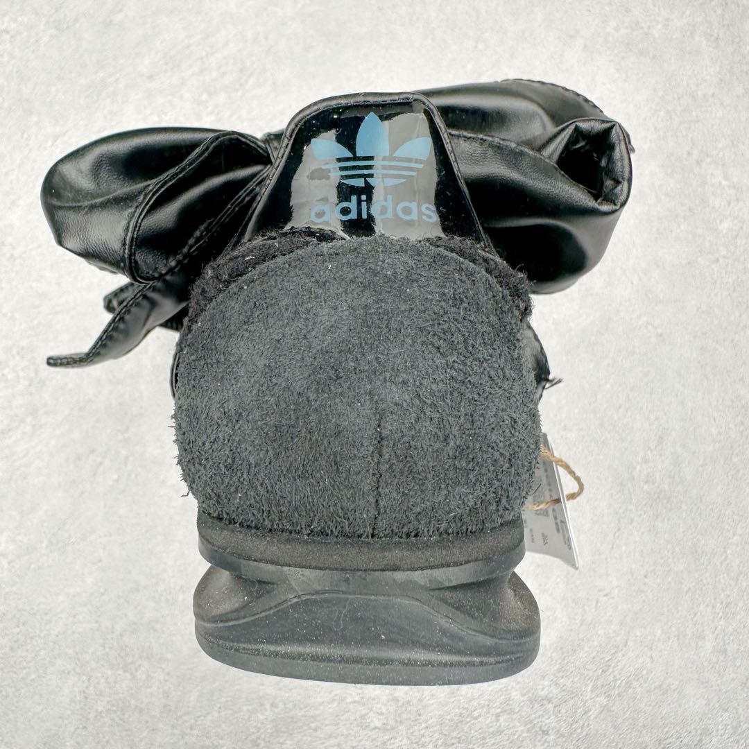 图片[8]-＃纯原 AD Wmns SL72 OG 系列德训足球风百搭低帮休闲运动板鞋 JH7342 采用高弹EVA+MODEL+RB三层组合底 区别市面RB一体大底 三层组合鞋底重量与原鞋一致 Originals 将有「T 头鞋」造型的诞生于 1972 年的 SL72 鞋款复刻带回 各位买鞋又有新选择了 1972 年 SL72 问世后 引领了后来阿迪达斯的跑鞋发展方向 其中「SL」代表了 Super Light 彰显了产品轻便的特性 1972 年 SL72 问世后 引领了后来阿迪达斯的跑鞋发展方向 其中「SL」代表了 Super Light 彰显了产品轻便的特性 这次 Originals 延续其轻质经典的基因 带来男女两款 SL72 男生款带来 SL72 RS 鞋型 RS 意为 Reshaped（重塑）鞋款在保留了经典的外观基础上 在尼龙材质里增加了填充物 使鞋型更加挺立和饱满 鞋头则更加圆润 鞋底的 EVA 材质则增加了鞋款的高度 女生款则带来 SL72 OG W 鞋型 OG 顾名思义则是致敬经典款式 相较于 RS（Reshaped）鞋款 鞋身更加纤细 其整体鞋身轮廓、线条、细节、材质上尊崇 70 年代 SL72 的设计 还原经典味道 尺码：36 36⅔ 37⅓ 38 38⅔ 39⅓ 40 40⅔ 41⅓ 42 42⅔ 43⅓ 44 44⅔ 45-选品中心