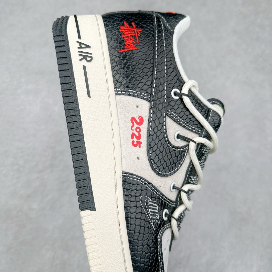 图片[6]-NK Air Force 1´07 Low 空军一号低帮百搭休闲运动板鞋 DM6688-013 柔软、弹性十足的缓震性能和出色的中底设计 横跨复古与现代的外型结合 造就出风靡全球 三十多年的Force 1 直到今天还深受青睐 尺码：36 36.5 37.5 38 38.5 39 40 40.5 41 42 42.5 43 44 44.5 45-选品中心