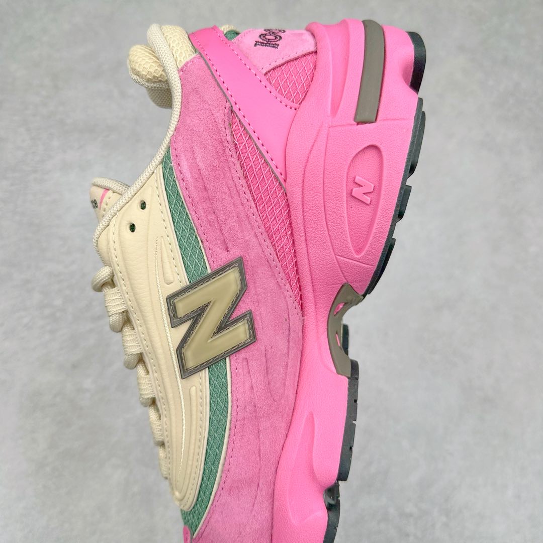 图片[7]-New Balance M1000 NB新百伦系列低帮复古老爹风休闲运动慢跑鞋 据悉，New Balance的复古鞋型M1000系列将在2024年正式回归。而自家美产创意总监Teddy Santis的AIMÉ LEON DORE也将率先推出联名1000撑撑场子，鞋款预计将在今年正式发布。New Balance1000系列作为NB最高端的鞋型，诞生于1999年，一度成为当年的热门鞋型，神似Nike Air Max95，现在看来也是一双符合潮流趋势的复古老爹鞋型。此番Teddy Santis亲自操刀，将丰富的配色和升级材质于复古的1000鞋型结合，鞋身采用米色、绿色和粉色的搭配。\\\”N\\\”字Logo也以全新的设计呈现，以1000标志性的网布和皮革材质打造，带来全新的视觉体验。后续ALD和New Balance1000的联名还将推出纯白配色，具体颜值还要等更多实物图的释出。AIMÉ LEON DORE和New Balance的多次联名一直有着超高的人气，无论是550还是1906R都有着不低的溢价，预计此番颜值不错的全新1000也会有着较高的人气。尺码：36 37 37.5 38 38.5 39.5 40 40.5 41.5 42 42.5 43 44 44.5 45 45.5 46.5-选品中心