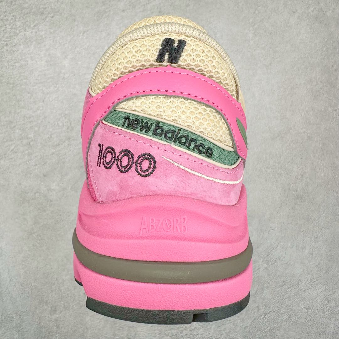 图片[8]-New Balance M1000 NB新百伦系列低帮复古老爹风休闲运动慢跑鞋 据悉，New Balance的复古鞋型M1000系列将在2024年正式回归。而自家美产创意总监Teddy Santis的AIMÉ LEON DORE也将率先推出联名1000撑撑场子，鞋款预计将在今年正式发布。New Balance1000系列作为NB最高端的鞋型，诞生于1999年，一度成为当年的热门鞋型，神似Nike Air Max95，现在看来也是一双符合潮流趋势的复古老爹鞋型。此番Teddy Santis亲自操刀，将丰富的配色和升级材质于复古的1000鞋型结合，鞋身采用米色、绿色和粉色的搭配。\\\”N\\\”字Logo也以全新的设计呈现，以1000标志性的网布和皮革材质打造，带来全新的视觉体验。后续ALD和New Balance1000的联名还将推出纯白配色，具体颜值还要等更多实物图的释出。AIMÉ LEON DORE和New Balance的多次联名一直有着超高的人气，无论是550还是1906R都有着不低的溢价，预计此番颜值不错的全新1000也会有着较高的人气。尺码：36 37 37.5 38 38.5 39.5 40 40.5 41.5 42 42.5 43 44 44.5 45 45.5 46.5-选品中心