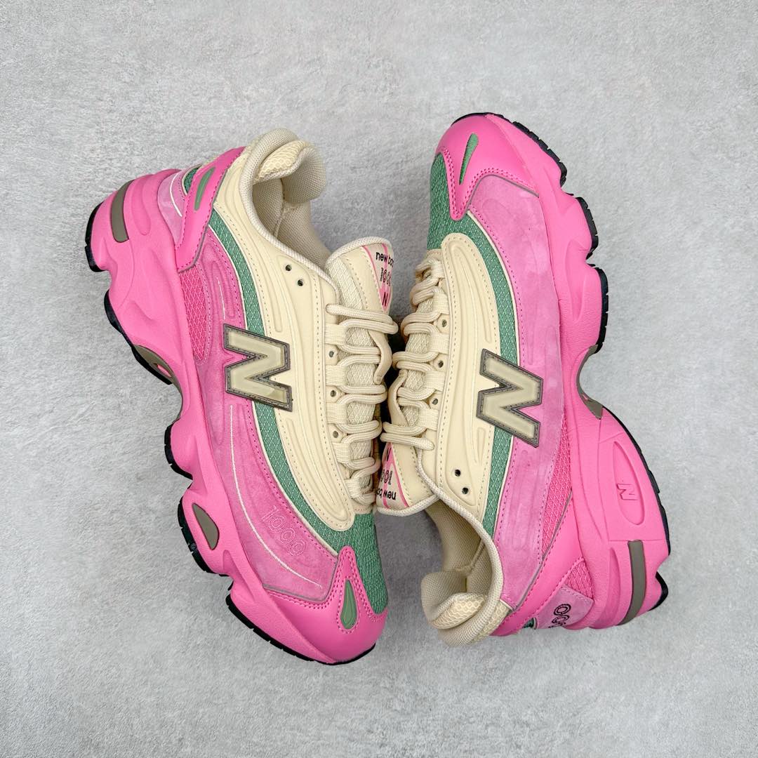 图片[3]-New Balance M1000 NB新百伦系列低帮复古老爹风休闲运动慢跑鞋 据悉，New Balance的复古鞋型M1000系列将在2024年正式回归。而自家美产创意总监Teddy Santis的AIMÉ LEON DORE也将率先推出联名1000撑撑场子，鞋款预计将在今年正式发布。New Balance1000系列作为NB最高端的鞋型，诞生于1999年，一度成为当年的热门鞋型，神似Nike Air Max95，现在看来也是一双符合潮流趋势的复古老爹鞋型。此番Teddy Santis亲自操刀，将丰富的配色和升级材质于复古的1000鞋型结合，鞋身采用米色、绿色和粉色的搭配。\\\”N\\\”字Logo也以全新的设计呈现，以1000标志性的网布和皮革材质打造，带来全新的视觉体验。后续ALD和New Balance1000的联名还将推出纯白配色，具体颜值还要等更多实物图的释出。AIMÉ LEON DORE和New Balance的多次联名一直有着超高的人气，无论是550还是1906R都有着不低的溢价，预计此番颜值不错的全新1000也会有着较高的人气。尺码：36 37 37.5 38 38.5 39.5 40 40.5 41.5 42 42.5 43 44 44.5 45 45.5 46.5-选品中心