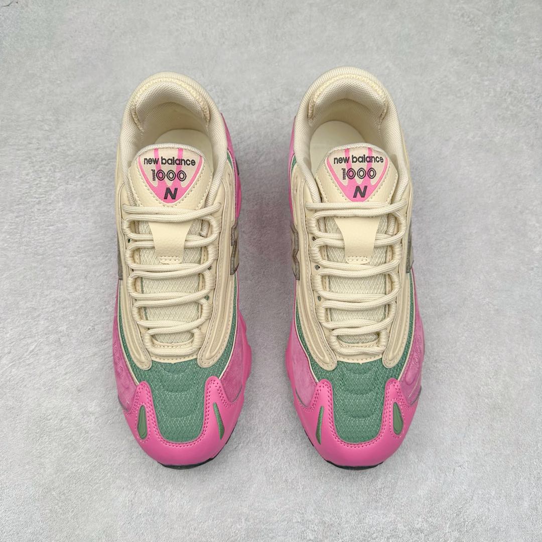 图片[2]-New Balance M1000 NB新百伦系列低帮复古老爹风休闲运动慢跑鞋 据悉，New Balance的复古鞋型M1000系列将在2024年正式回归。而自家美产创意总监Teddy Santis的AIMÉ LEON DORE也将率先推出联名1000撑撑场子，鞋款预计将在今年正式发布。New Balance1000系列作为NB最高端的鞋型，诞生于1999年，一度成为当年的热门鞋型，神似Nike Air Max95，现在看来也是一双符合潮流趋势的复古老爹鞋型。此番Teddy Santis亲自操刀，将丰富的配色和升级材质于复古的1000鞋型结合，鞋身采用米色、绿色和粉色的搭配。\\\”N\\\”字Logo也以全新的设计呈现，以1000标志性的网布和皮革材质打造，带来全新的视觉体验。后续ALD和New Balance1000的联名还将推出纯白配色，具体颜值还要等更多实物图的释出。AIMÉ LEON DORE和New Balance的多次联名一直有着超高的人气，无论是550还是1906R都有着不低的溢价，预计此番颜值不错的全新1000也会有着较高的人气。尺码：36 37 37.5 38 38.5 39.5 40 40.5 41.5 42 42.5 43 44 44.5 45 45.5 46.5-选品中心