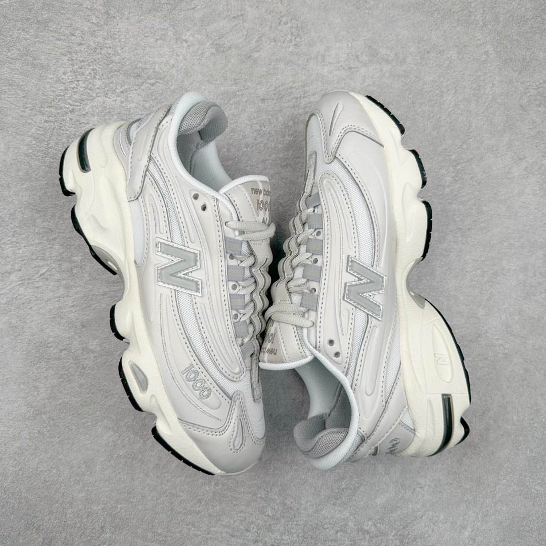 图片[3]-New Balance M1000 NB新百伦系列低帮复古老爹风休闲运动慢跑鞋 据悉，New Balance的复古鞋型M1000系列将在2024年正式回归。而自家美产创意总监Teddy Santis的AIMÉ LEON DORE也将率先推出联名1000撑撑场子，鞋款预计将在今年正式发布。New Balance1000系列作为NB最高端的鞋型，诞生于1999年，一度成为当年的热门鞋型，神似Nike Air Max95，现在看来也是一双符合潮流趋势的复古老爹鞋型。此番Teddy Santis亲自操刀，将丰富的配色和升级材质于复古的1000鞋型结合，鞋身采用米色、绿色和粉色的搭配。\\\”N\\\”字Logo也以全新的设计呈现，以1000标志性的网布和皮革材质打造，带来全新的视觉体验。后续ALD和New Balance1000的联名还将推出纯白配色，具体颜值还要等更多实物图的释出。AIMÉ LEON DORE和New Balance的多次联名一直有着超高的人气，无论是550还是1906R都有着不低的溢价，预计此番颜值不错的全新1000也会有着较高的人气。尺码：36 37 37.5 38 38.5 39.5 40 40.5 41.5 42 42.5 43 44 44.5 45 45.5 46.5-选品中心