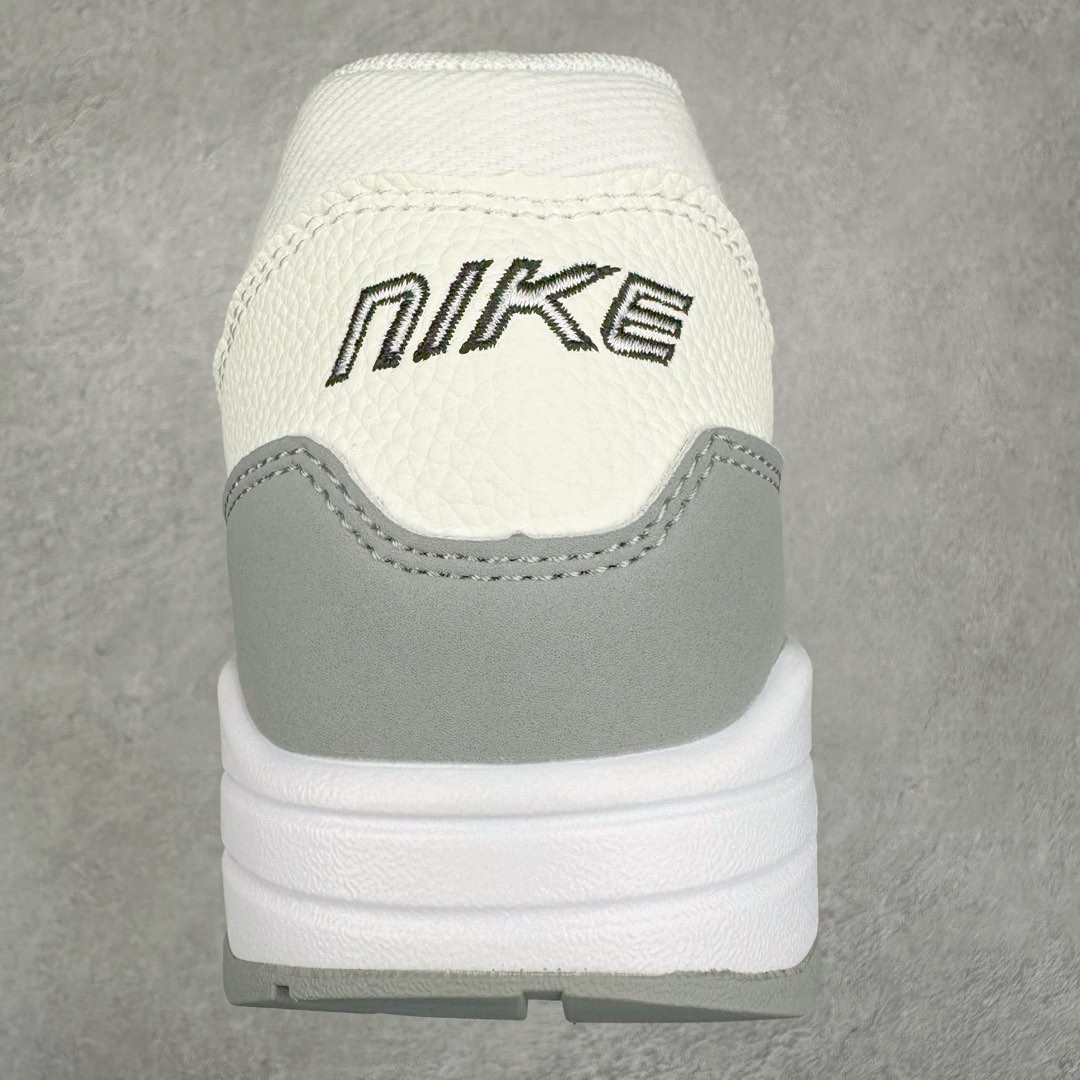 图片[8]-NK Air Max 1 初代复古气垫慢跑鞋 HF7346-200 由Tinker Hatfeld和Mark Parker在1987年设计 灵感来自于巴黎蓬皮杜中心 在参观了蓬皮杜中心之后提出了Air Max的标志性开窗可视气垫的理念 并将其实际开发成功 是NK史上第一双可视气垫跑鞋 凭借着Air Max气垫带来的舒适脚感和鞋面面料上的不断精进才使得Air Max 1在现如今都是复古慢跑鞋的首选 深厚的历史渊源 独特的流线形设计 极为复古的外观使得它深受鞋迷的喜爱 尺码：36 36.5 37.5 38 38.5 39 40 40.5 41 42 42.5 43 44 44.5 45-选品中心