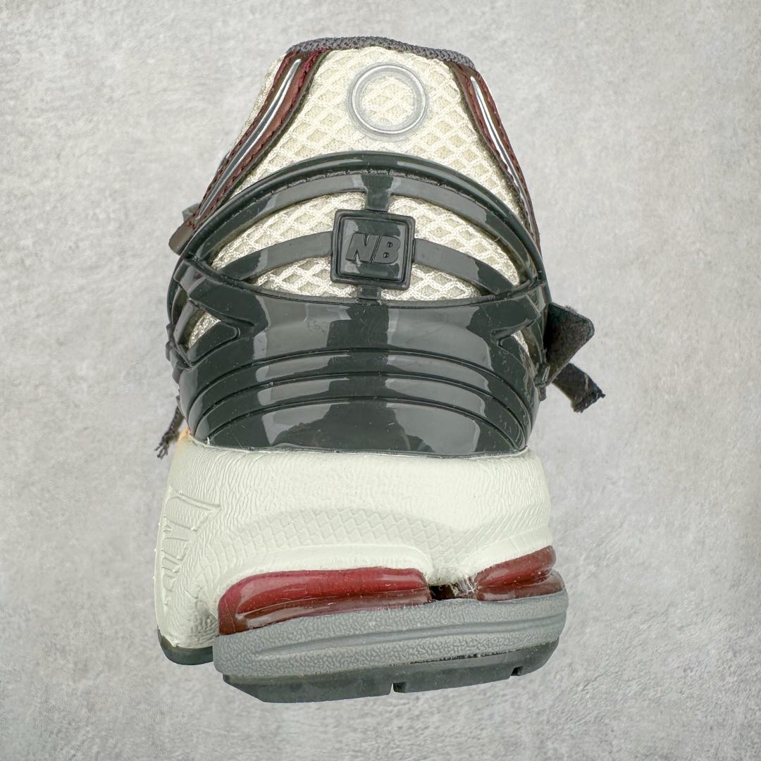 图片[8]-New Balance M1906R NB新百伦系列复古老爹风休闲运动慢跑鞋 采用轻质牛剖革拼接透气网眼衬垫织物鞋面材质 T-Beam大底提供足步弓支撑 保持步态稳定#后跟搭载外露缓震胶 鞋身整体以各种深浅不一的灰色覆盖 鞋头以淡蓝色调装饰，网眼衬垫通过不规律的色块实现做旧的美感 泛黄的鞋底更是进一步增添了复古气息 尺码：36 37 37.5 38 38.5 39.5 40 40.5 41.5 42 42.5 43 44 45-选品中心