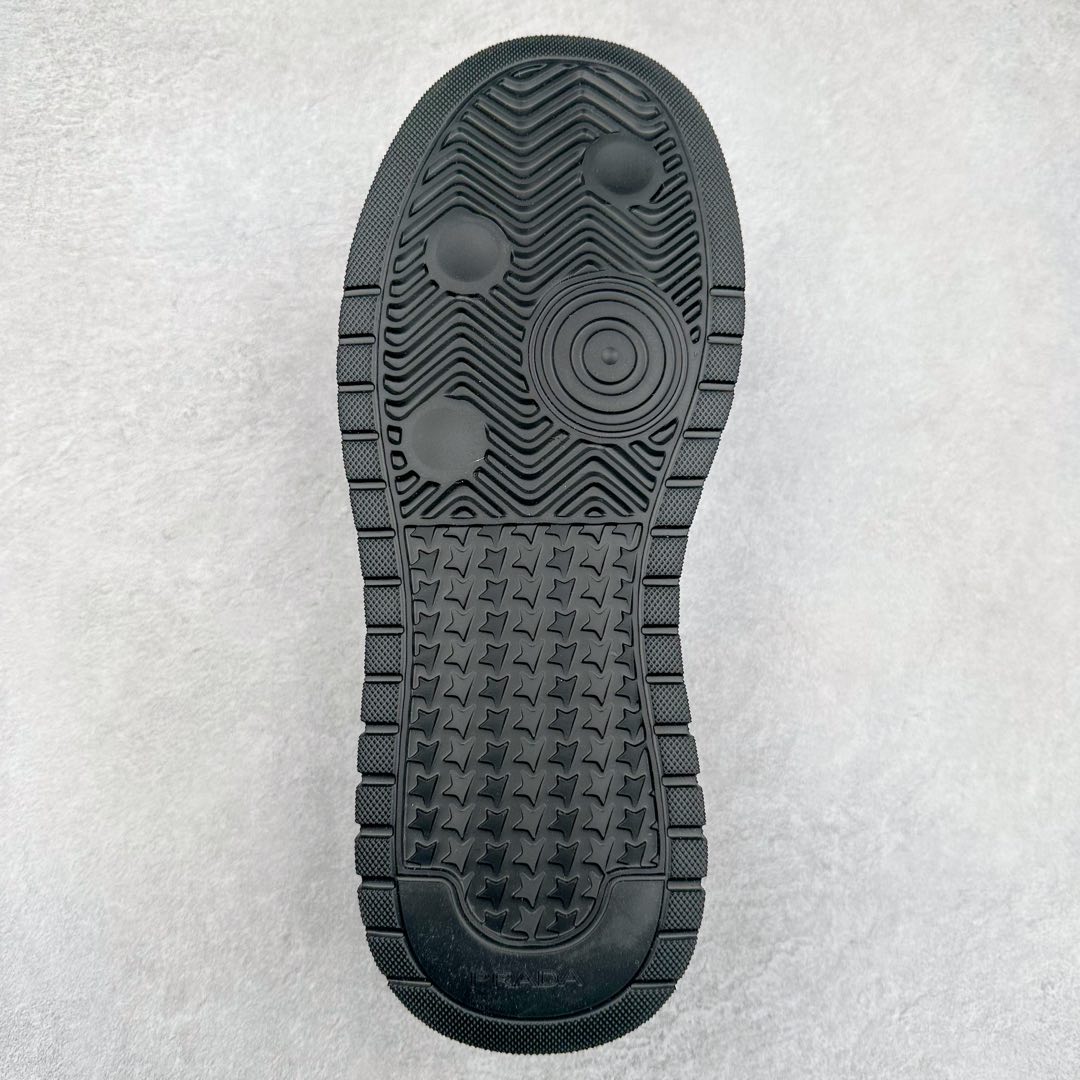 图片[9]-Prada Cloudbust Thunder Low Sneakers 普拉达老爹百搭休闲运动男鞋系列 广东大厂品质 25ss早春新款 专柜同步 Prada Cloudbust Thunder运动鞋设计以雕塑感设计重新演绎PRADA男士风格，独具时尚个性风格。大气个性更潮更抢眼更追求档次，它将颠覆旧念，与您共度时尚潮人必备! 面料采用原版进口小牛皮 牛皮内里垫脚 橡胶发泡大底 轻便防滑耐磨 脚感舒适 款式耐看做工精细 配以简洁利落的鞋楦 彰显男人的果敢和硬朗 尺码：39-44（皮鞋码）-选品中心