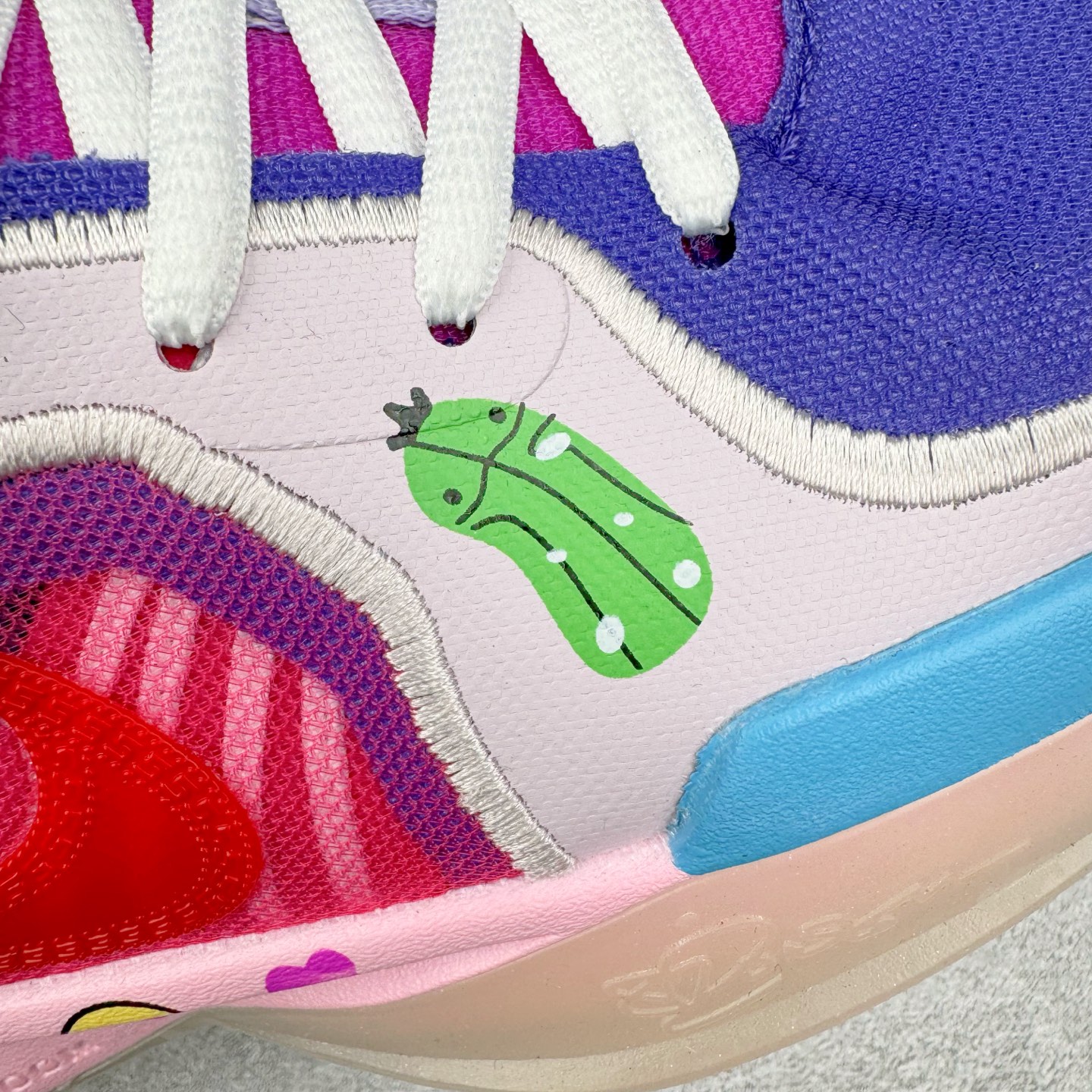 图片[13]-NK Sabrina 2 \’lonic\’ 萨布丽娜二代签名减震防滑低帮篮球鞋 FQ2174-103 灵感来自 lonescu 的罗马尼亚传统 在前掌和鞋眼处采用特殊图案 向传统的罗马尼亚艺术和建筑致敬 它配备了全掌 NK React 缓震系统 并在前脚掌处配备了 Zoom Air 气垫 大胆的任何人任何地方 信息嵌入中底 象征着 lonescu的竞争精神以及她相信梦想家可以来自任何地方 该鞋还包括带锁定中足束带系统 以帮助固定脚部 Sabrina 1 的这款产品采用光子粉尘、无烟煤色、紫红色梦幻、浅烟灰色和浅骨色配色方案 尺码：40 40.5 41 42 42.5 43 44 44.5 45 46-选品中心