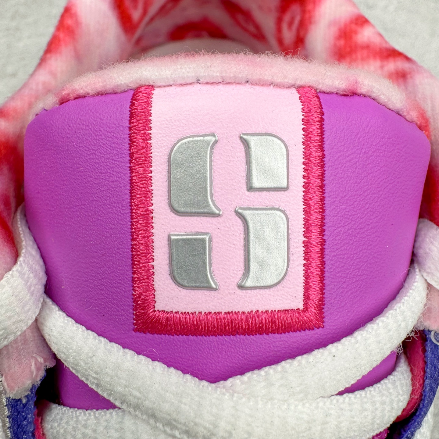 图片[12]-NK Sabrina 2 \’lonic\’ 萨布丽娜二代签名减震防滑低帮篮球鞋 FQ2174-103 灵感来自 lonescu 的罗马尼亚传统 在前掌和鞋眼处采用特殊图案 向传统的罗马尼亚艺术和建筑致敬 它配备了全掌 NK React 缓震系统 并在前脚掌处配备了 Zoom Air 气垫 大胆的任何人任何地方 信息嵌入中底 象征着 lonescu的竞争精神以及她相信梦想家可以来自任何地方 该鞋还包括带锁定中足束带系统 以帮助固定脚部 Sabrina 1 的这款产品采用光子粉尘、无烟煤色、紫红色梦幻、浅烟灰色和浅骨色配色方案 尺码：40 40.5 41 42 42.5 43 44 44.5 45 46-选品中心