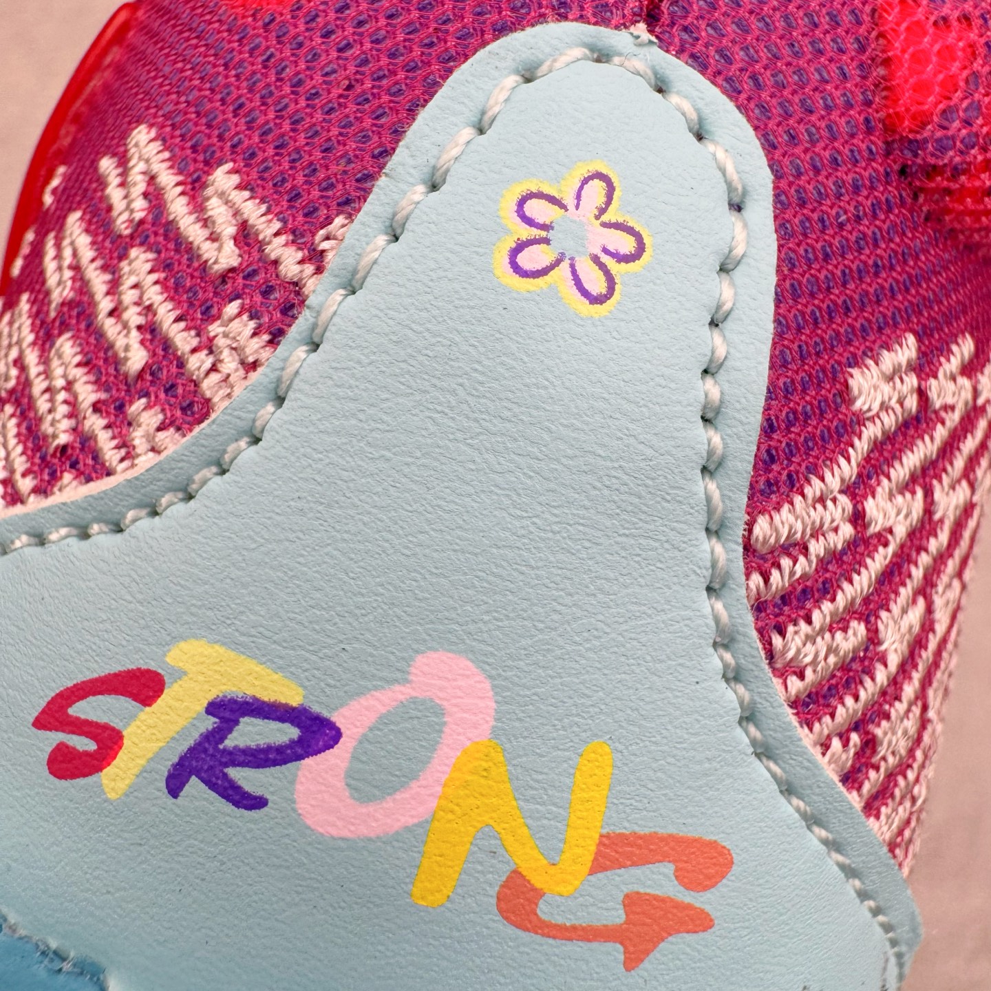 图片[11]-NK Sabrina 2 \’lonic\’ 萨布丽娜二代签名减震防滑低帮篮球鞋 FQ2174-103 灵感来自 lonescu 的罗马尼亚传统 在前掌和鞋眼处采用特殊图案 向传统的罗马尼亚艺术和建筑致敬 它配备了全掌 NK React 缓震系统 并在前脚掌处配备了 Zoom Air 气垫 大胆的任何人任何地方 信息嵌入中底 象征着 lonescu的竞争精神以及她相信梦想家可以来自任何地方 该鞋还包括带锁定中足束带系统 以帮助固定脚部 Sabrina 1 的这款产品采用光子粉尘、无烟煤色、紫红色梦幻、浅烟灰色和浅骨色配色方案 尺码：40 40.5 41 42 42.5 43 44 44.5 45 46-选品中心