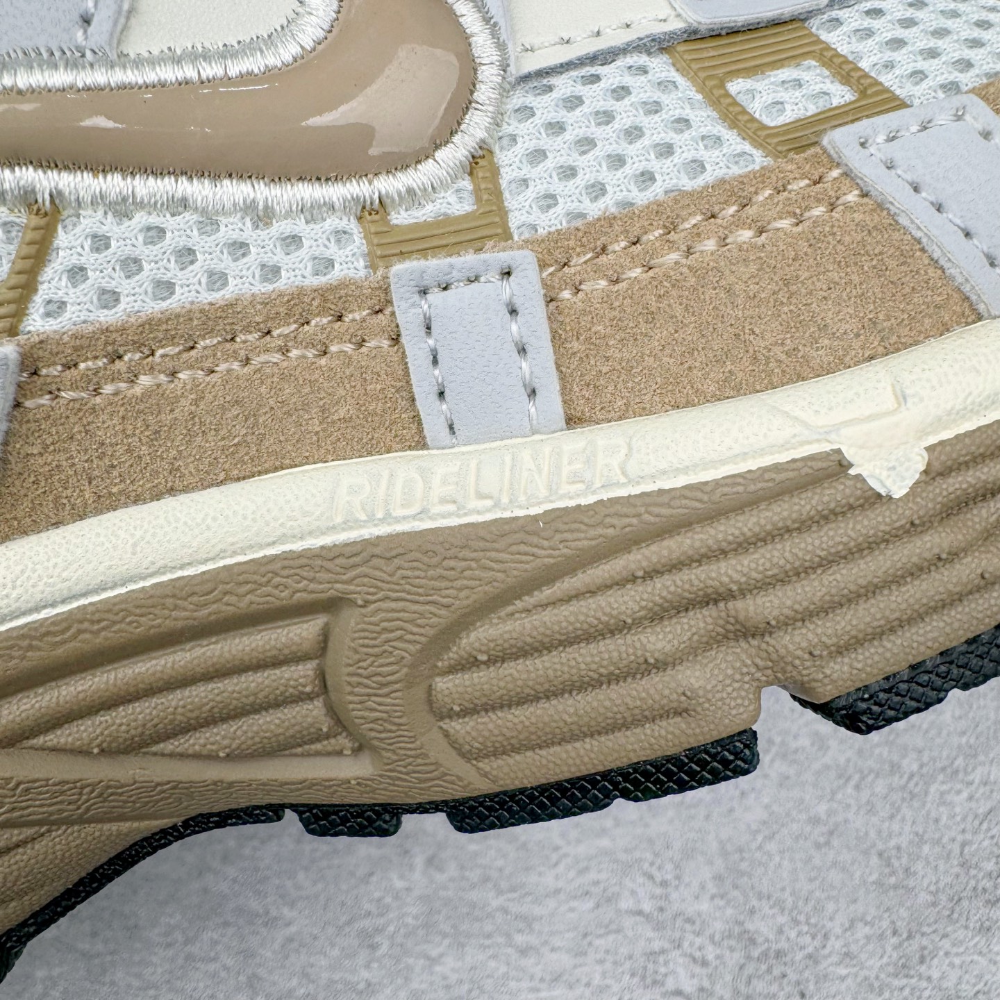 图片[15]-NK P-6000 系列低帮复古老爹风休闲运动舒适慢跑鞋 购入原鞋原装纸板楦头开发 独家私模四层组合大底 市场唯一正确版本 良心定价 新配色陆续出货 进口三文治网面 融合 Pegasus 过往运动鞋设计 助力 21 世纪早期跑步运动跃升时尚新高度 采用透气网眼布、运动风格线条和耐穿覆面 兼具吸睛外观和舒适感受 中底泡绵以田径赛道为灵感 打造厚实设计 缔造出众缓震性能 尺码：36 36.5 37.5 38 38.5 39 40 40.5 41 42 42.5 43 44 44.5 45-选品中心