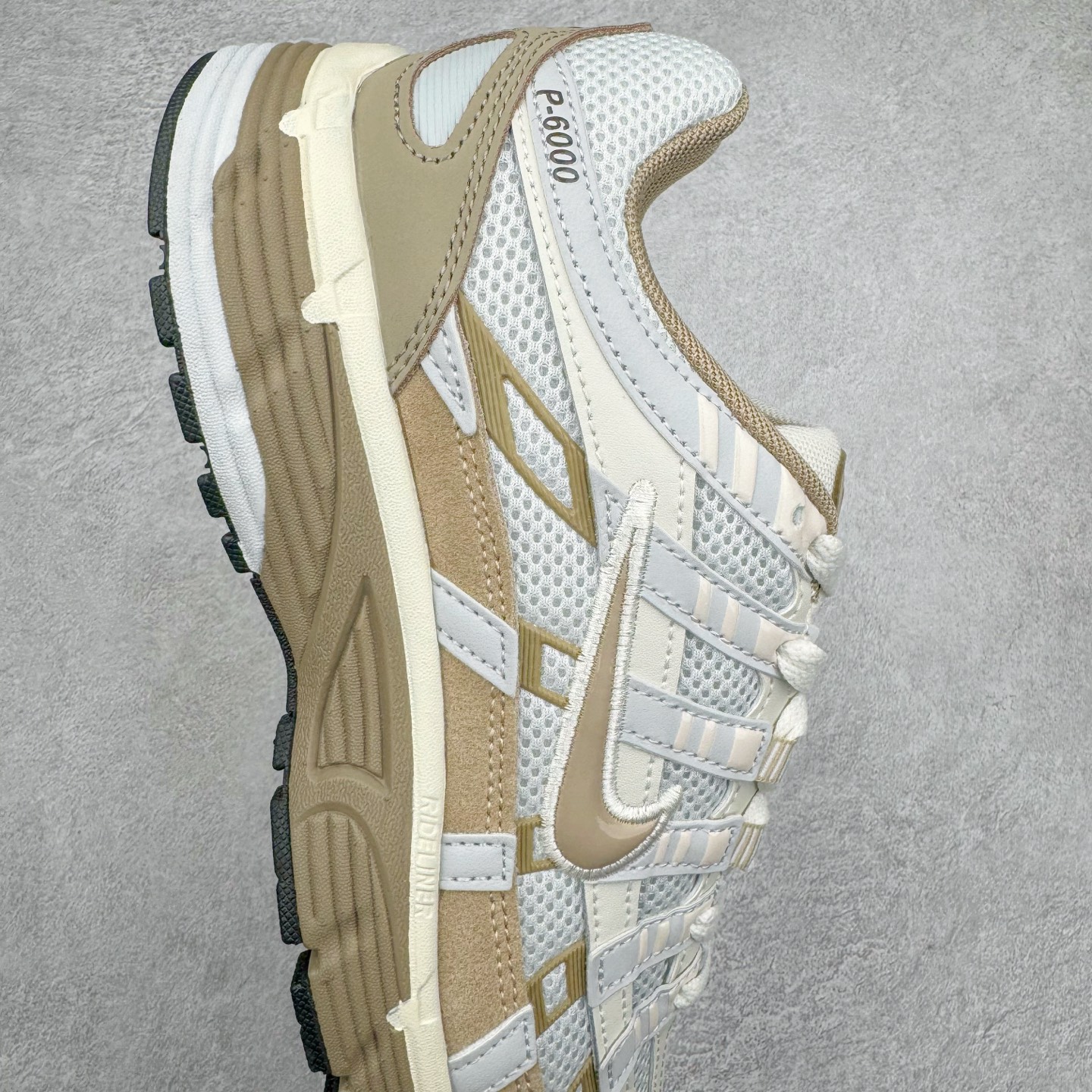 图片[6]-NK P-6000 系列低帮复古老爹风休闲运动舒适慢跑鞋 购入原鞋原装纸板楦头开发 独家私模四层组合大底 市场唯一正确版本 良心定价 新配色陆续出货 进口三文治网面 融合 Pegasus 过往运动鞋设计 助力 21 世纪早期跑步运动跃升时尚新高度 采用透气网眼布、运动风格线条和耐穿覆面 兼具吸睛外观和舒适感受 中底泡绵以田径赛道为灵感 打造厚实设计 缔造出众缓震性能 尺码：36 36.5 37.5 38 38.5 39 40 40.5 41 42 42.5 43 44 44.5 45-选品中心