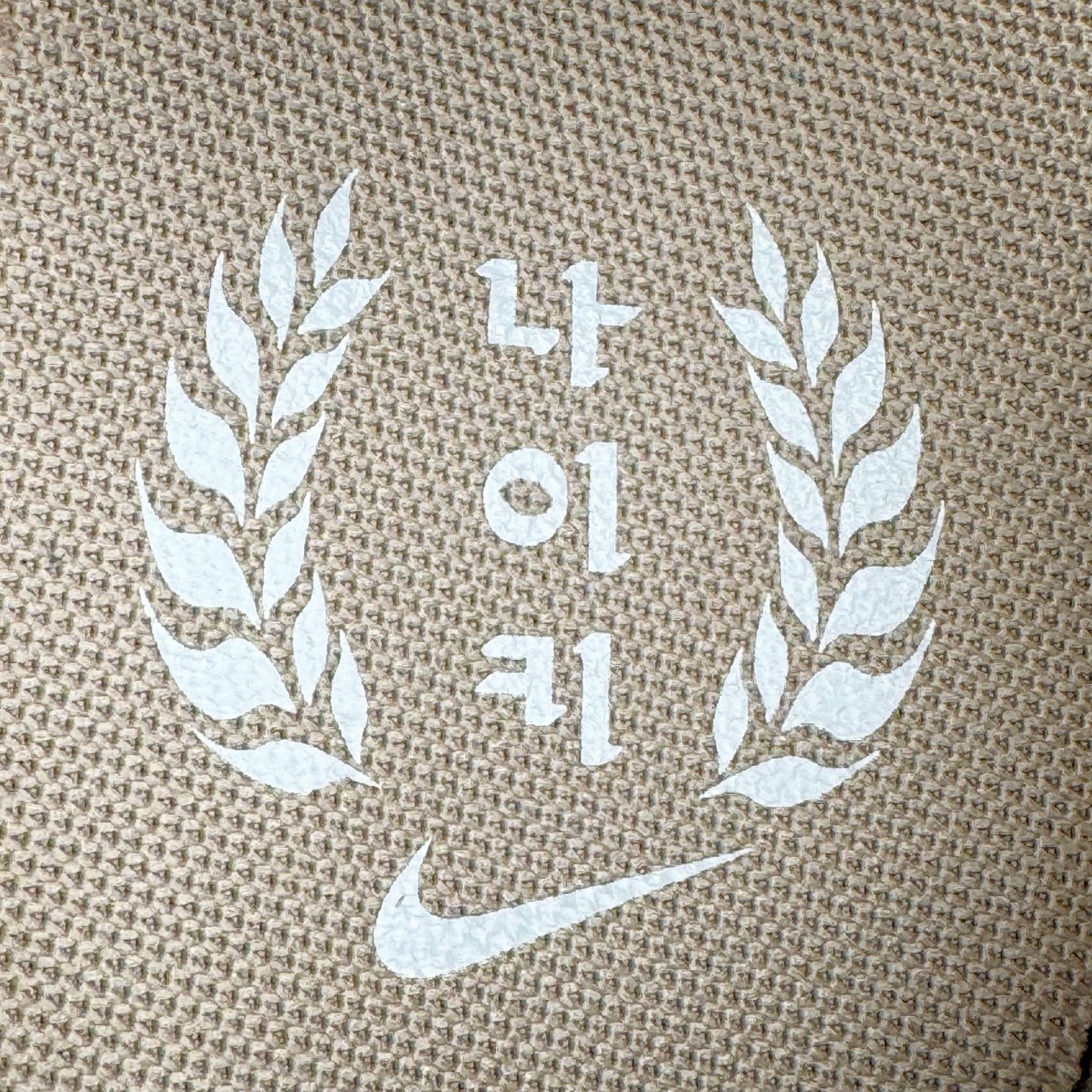 图片[12]-NK P-6000 系列低帮复古老爹风休闲运动舒适慢跑鞋 购入原鞋原装纸板楦头开发 独家私模四层组合大底 市场唯一正确版本 良心定价 新配色陆续出货 进口三文治网面 融合 Pegasus 过往运动鞋设计 助力 21 世纪早期跑步运动跃升时尚新高度 采用透气网眼布、运动风格线条和耐穿覆面 兼具吸睛外观和舒适感受 中底泡绵以田径赛道为灵感 打造厚实设计 缔造出众缓震性能 尺码：36 36.5 37.5 38 38.5 39 40 40.5 41 42 42.5 43 44 44.5 45-选品中心