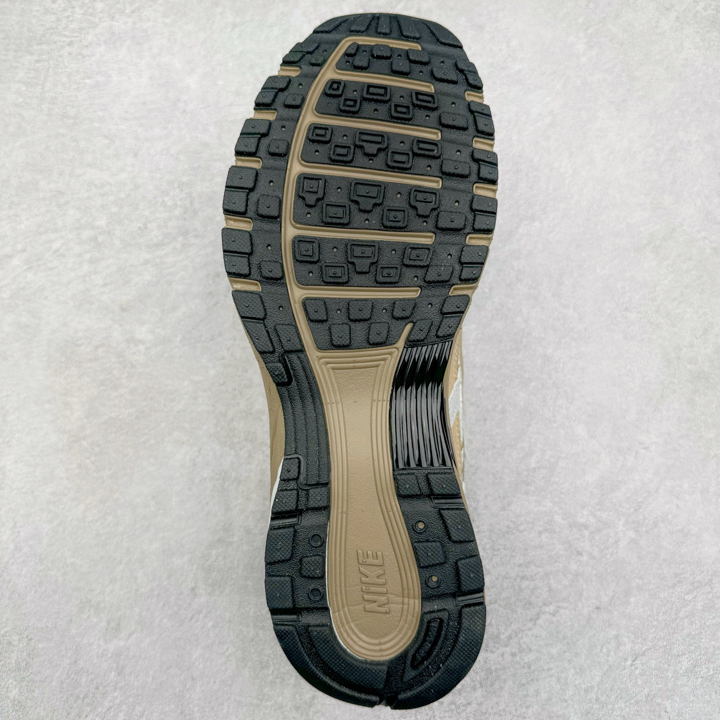 图片[9]-NK P-6000 系列低帮复古老爹风休闲运动舒适慢跑鞋 购入原鞋原装纸板楦头开发 独家私模四层组合大底 市场唯一正确版本 良心定价 新配色陆续出货 进口三文治网面 融合 Pegasus 过往运动鞋设计 助力 21 世纪早期跑步运动跃升时尚新高度 采用透气网眼布、运动风格线条和耐穿覆面 兼具吸睛外观和舒适感受 中底泡绵以田径赛道为灵感 打造厚实设计 缔造出众缓震性能 尺码：36 36.5 37.5 38 38.5 39 40 40.5 41 42 42.5 43 44 44.5 45-选品中心