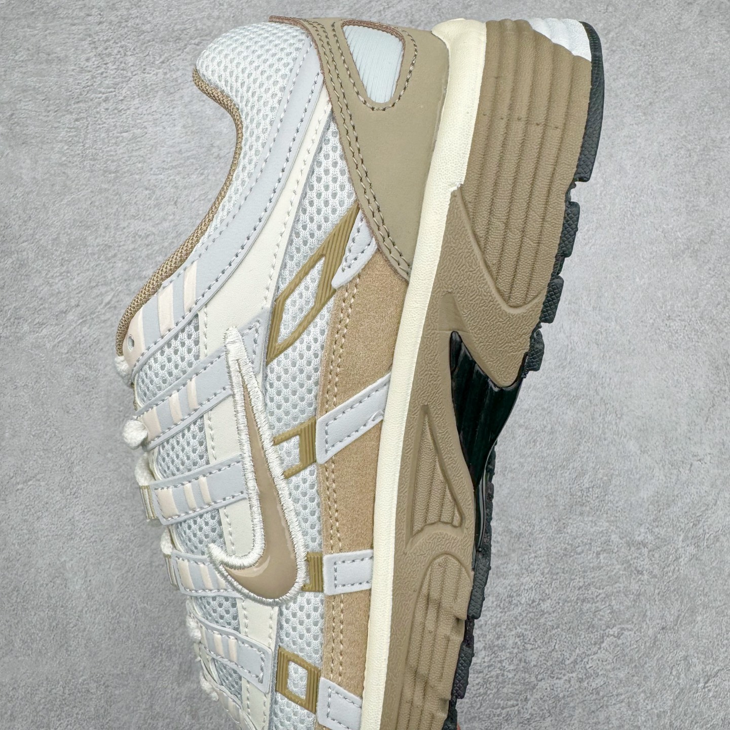 图片[7]-NK P-6000 系列低帮复古老爹风休闲运动舒适慢跑鞋 购入原鞋原装纸板楦头开发 独家私模四层组合大底 市场唯一正确版本 良心定价 新配色陆续出货 进口三文治网面 融合 Pegasus 过往运动鞋设计 助力 21 世纪早期跑步运动跃升时尚新高度 采用透气网眼布、运动风格线条和耐穿覆面 兼具吸睛外观和舒适感受 中底泡绵以田径赛道为灵感 打造厚实设计 缔造出众缓震性能 尺码：36 36.5 37.5 38 38.5 39 40 40.5 41 42 42.5 43 44 44.5 45-选品中心