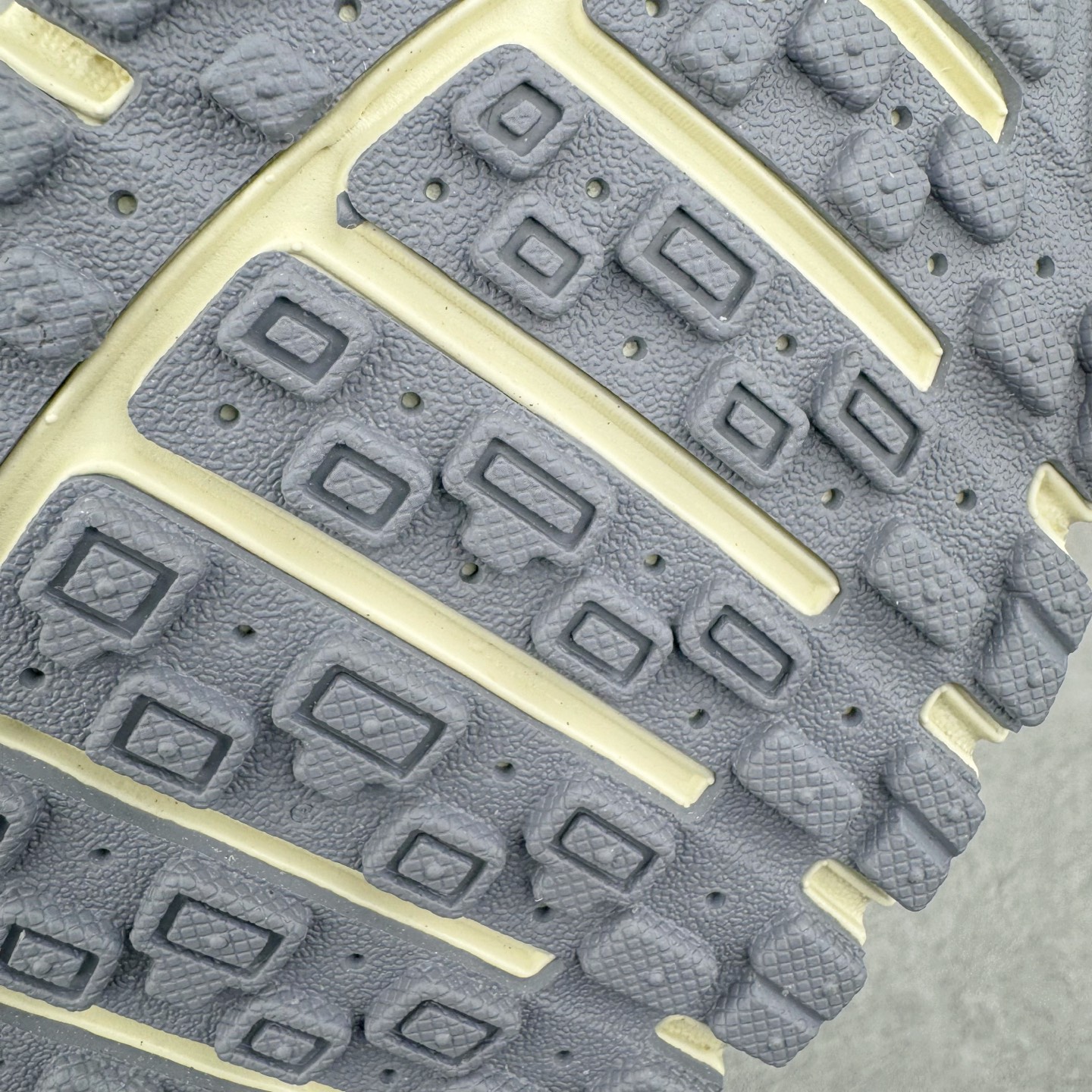 图片[20]-NK P-6000 系列低帮复古老爹风休闲运动舒适慢跑鞋 购入原鞋原装纸板楦头开发 独家私模四层组合大底 市场唯一正确版本 良心定价 新配色陆续出货 进口三文治网面 融合 Pegasus 过往运动鞋设计 助力 21 世纪早期跑步运动跃升时尚新高度 采用透气网眼布、运动风格线条和耐穿覆面 兼具吸睛外观和舒适感受 中底泡绵以田径赛道为灵感 打造厚实设计 缔造出众缓震性能 尺码：36 36.5 37.5 38 38.5 39 40 40.5 41 42 42.5 43 44 44.5 45-选品中心