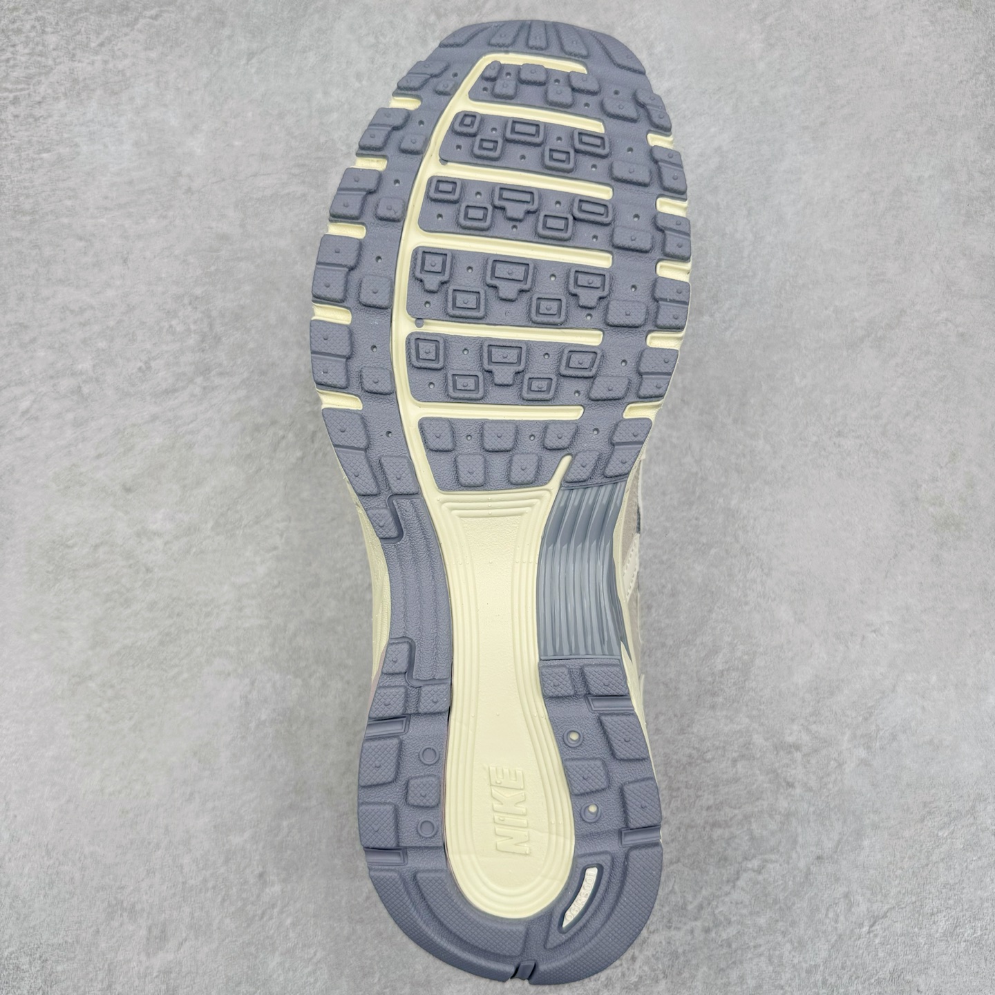 图片[9]-NK P-6000 系列低帮复古老爹风休闲运动舒适慢跑鞋 购入原鞋原装纸板楦头开发 独家私模四层组合大底 市场唯一正确版本 良心定价 新配色陆续出货 进口三文治网面 融合 Pegasus 过往运动鞋设计 助力 21 世纪早期跑步运动跃升时尚新高度 采用透气网眼布、运动风格线条和耐穿覆面 兼具吸睛外观和舒适感受 中底泡绵以田径赛道为灵感 打造厚实设计 缔造出众缓震性能 尺码：36 36.5 37.5 38 38.5 39 40 40.5 41 42 42.5 43 44 44.5 45-选品中心