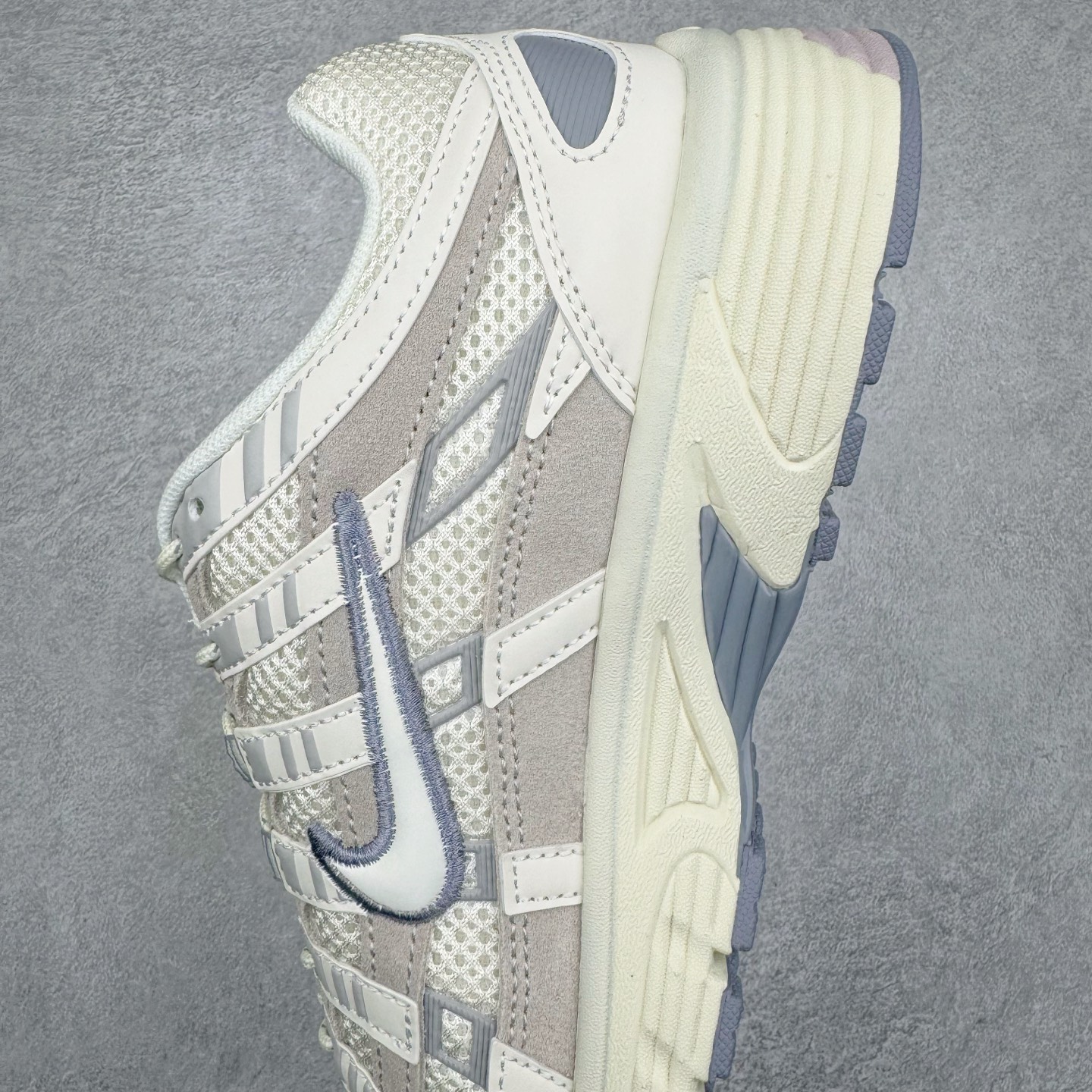 图片[7]-NK P-6000 系列低帮复古老爹风休闲运动舒适慢跑鞋 购入原鞋原装纸板楦头开发 独家私模四层组合大底 市场唯一正确版本 良心定价 新配色陆续出货 进口三文治网面 融合 Pegasus 过往运动鞋设计 助力 21 世纪早期跑步运动跃升时尚新高度 采用透气网眼布、运动风格线条和耐穿覆面 兼具吸睛外观和舒适感受 中底泡绵以田径赛道为灵感 打造厚实设计 缔造出众缓震性能 尺码：36 36.5 37.5 38 38.5 39 40 40.5 41 42 42.5 43 44 44.5 45-选品中心