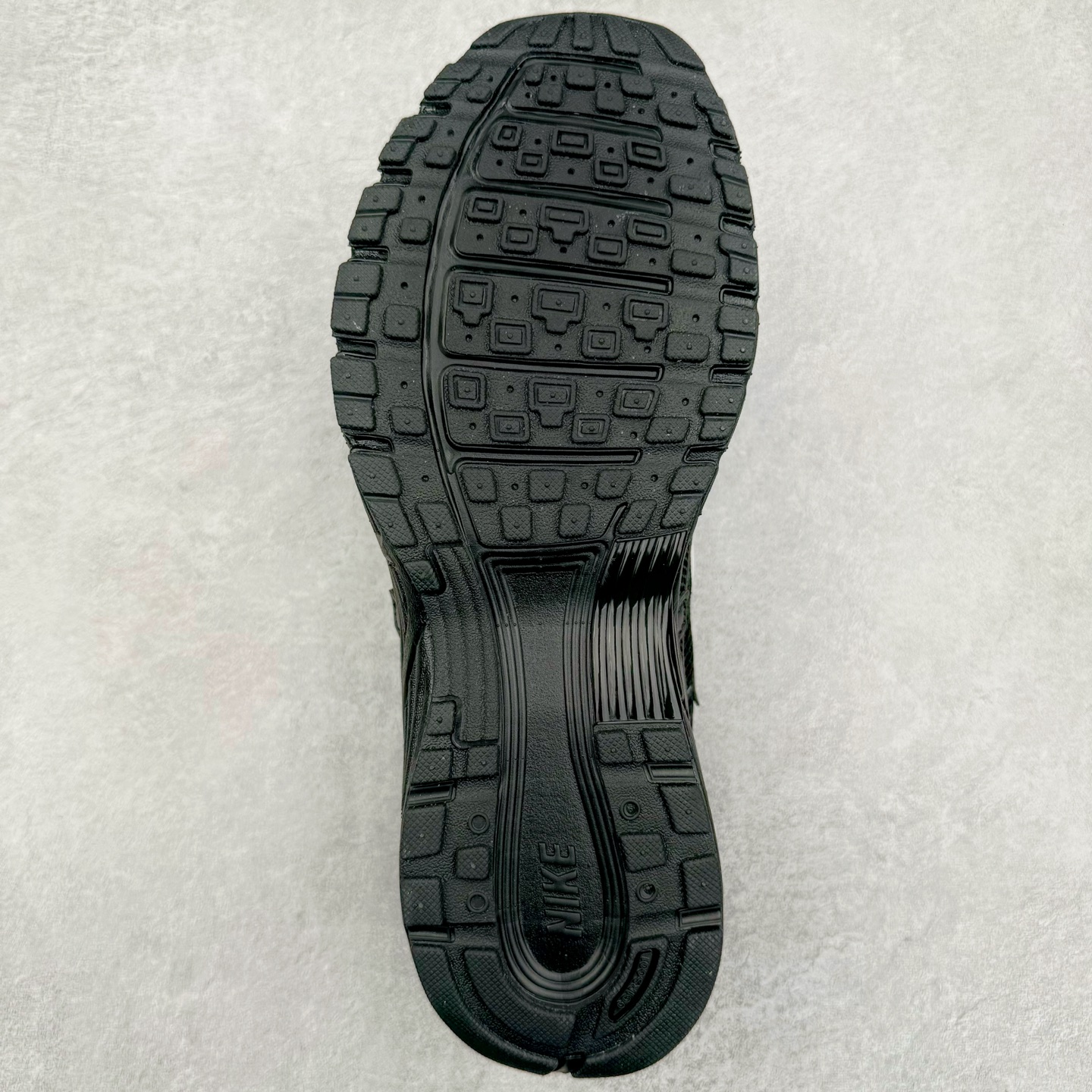 图片[9]-NK P-6000 系列低帮复古老爹风休闲运动舒适慢跑鞋 购入原鞋原装纸板楦头开发 独家私模四层组合大底 市场唯一正确版本 良心定价 新配色陆续出货 进口三文治网面 融合 Pegasus 过往运动鞋设计 助力 21 世纪早期跑步运动跃升时尚新高度 采用透气网眼布、运动风格线条和耐穿覆面 兼具吸睛外观和舒适感受 中底泡绵以田径赛道为灵感 打造厚实设计 缔造出众缓震性能 尺码：36 36.5 37.5 38 38.5 39 40 40.5 41 42 42.5 43 44 44.5 45-选品中心