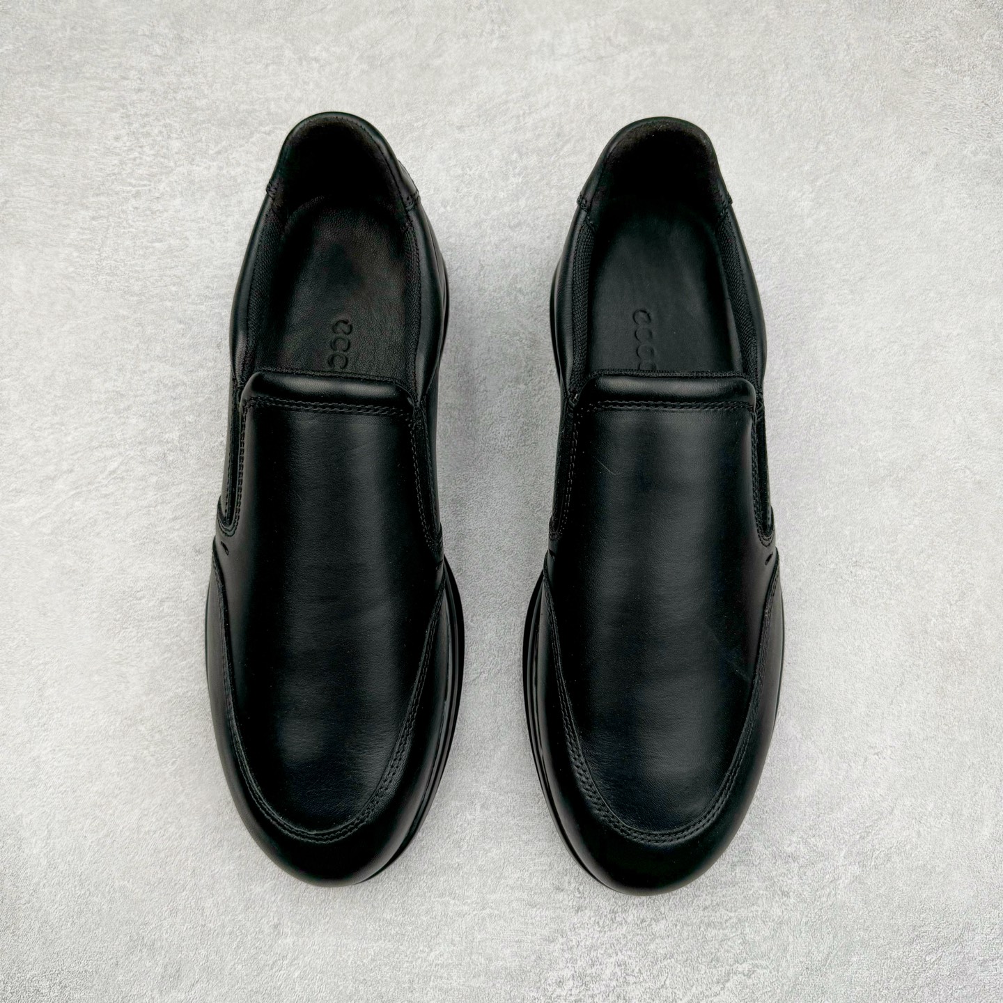 图片[2]-Ecco爱步男鞋新款运动鞋 跑鞋厚底增高老爹鞋 驱动系列全新款式 拼色拼接鞋面 时尚有型 牛皮与纺织品拼接 脚感舒适 出街有型 贴心套脚系带设计 舒适包裹双足 柔软细腻，亲肤透气 以摩托车粗犷胎纹为灵感 PU大底提供牵引性和支撑性 耐磨防滑提升稳定性 轻盈鞋底 舒适耐穿 户外出行 肆意洒脱 尺码：38 39 40 41 42 43 44（皮鞋码）-选品中心