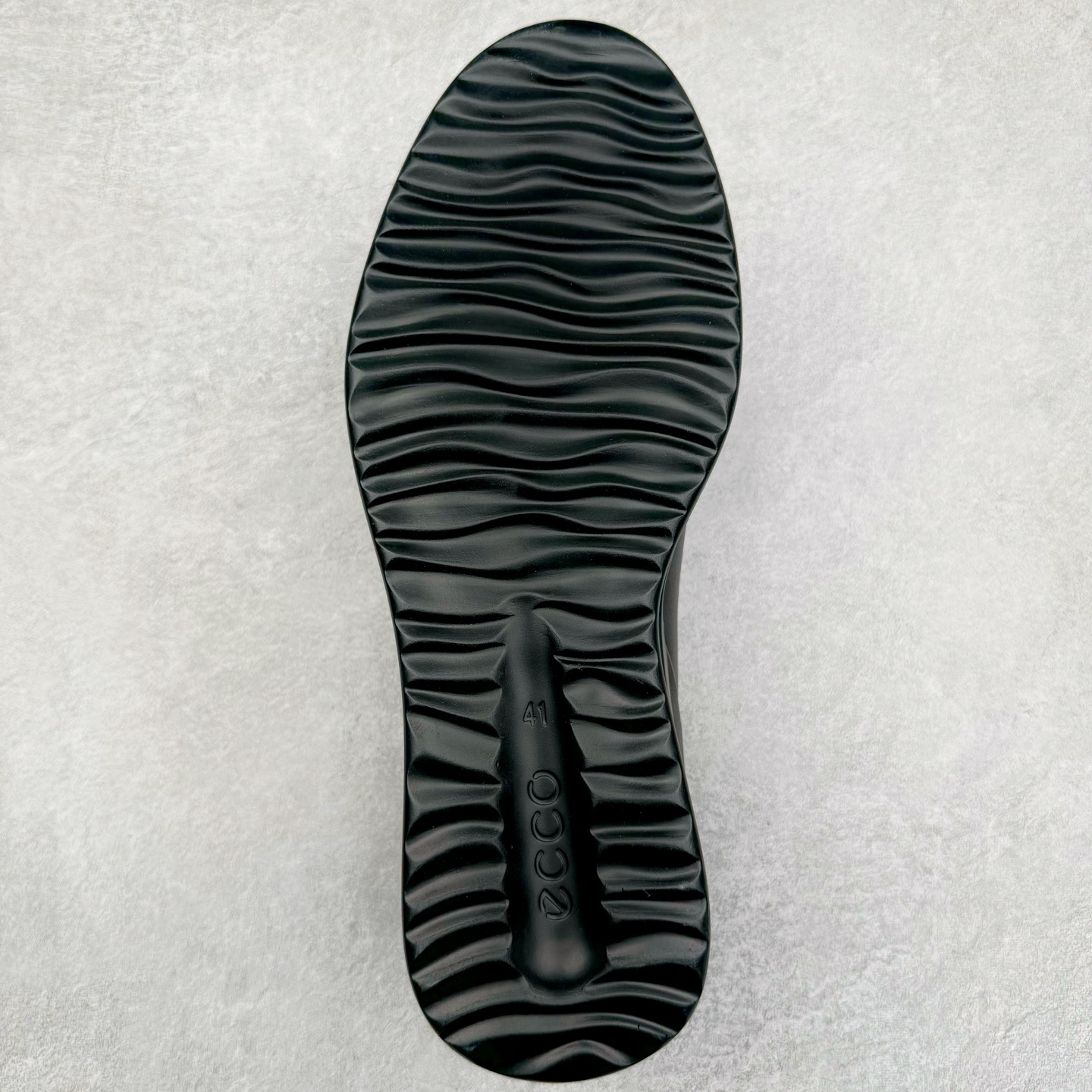 图片[9]-Ecco爱步男鞋新款运动鞋 跑鞋厚底增高老爹鞋 驱动系列全新款式 拼色拼接鞋面 时尚有型 牛皮与纺织品拼接 脚感舒适 出街有型 贴心套脚系带设计 舒适包裹双足 柔软细腻，亲肤透气 以摩托车粗犷胎纹为灵感 PU大底提供牵引性和支撑性 耐磨防滑提升稳定性 轻盈鞋底 舒适耐穿 户外出行 肆意洒脱 尺码：38 39 40 41 42 43 44（皮鞋码）-选品中心