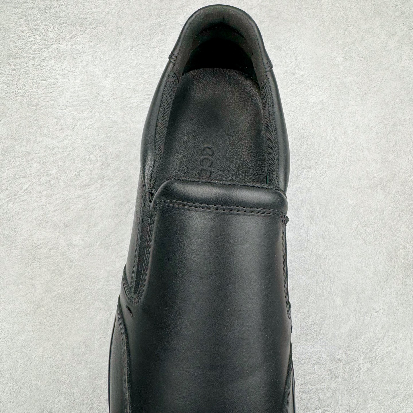 图片[5]-Ecco爱步男鞋新款运动鞋 跑鞋厚底增高老爹鞋 驱动系列全新款式 拼色拼接鞋面 时尚有型 牛皮与纺织品拼接 脚感舒适 出街有型 贴心套脚系带设计 舒适包裹双足 柔软细腻，亲肤透气 以摩托车粗犷胎纹为灵感 PU大底提供牵引性和支撑性 耐磨防滑提升稳定性 轻盈鞋底 舒适耐穿 户外出行 肆意洒脱 尺码：38 39 40 41 42 43 44（皮鞋码）-选品中心