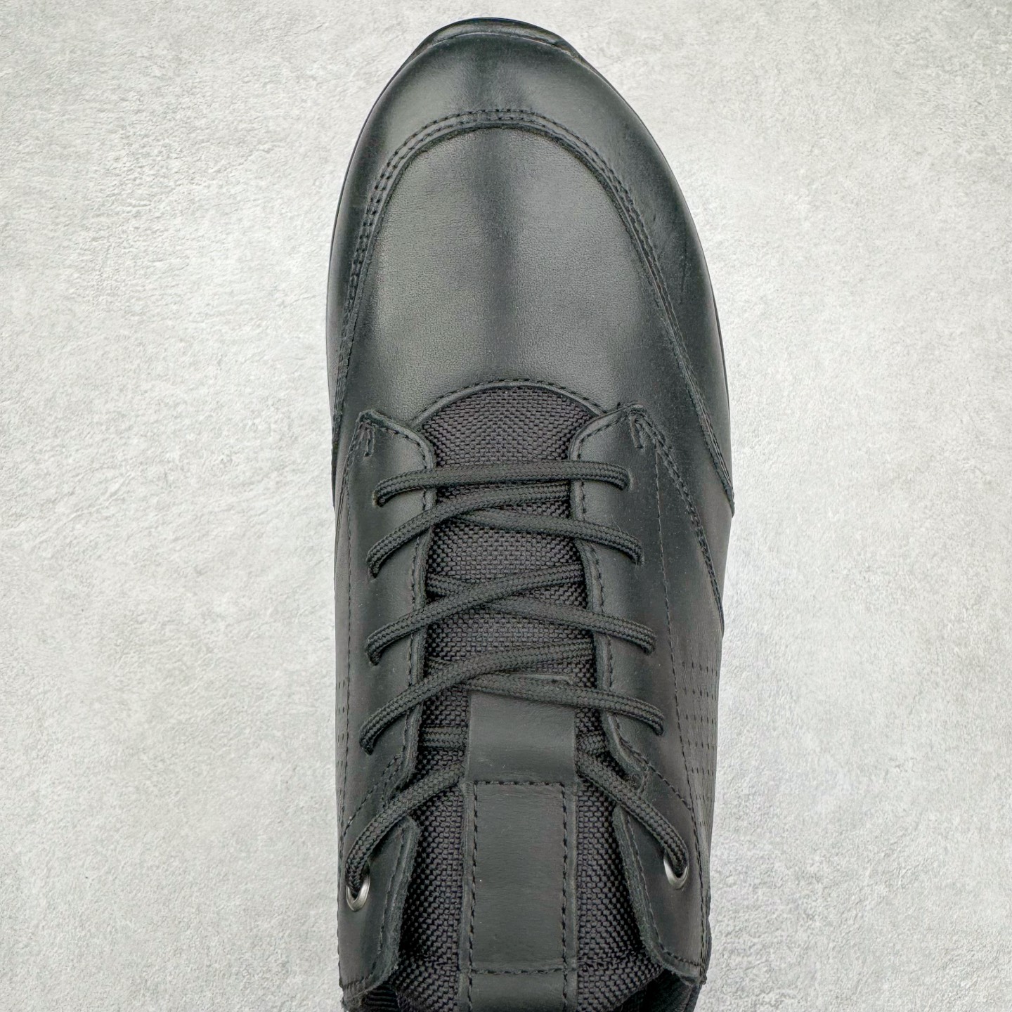 图片[4]-Ecco爱步男鞋新款运动鞋 跑鞋厚底增高老爹鞋 驱动系列全新款式 拼色拼接鞋面 时尚有型 牛皮与纺织品拼接 脚感舒适 出街有型 贴心套脚系带设计 舒适包裹双足 柔软细腻，亲肤透气 以摩托车粗犷胎纹为灵感 PU大底提供牵引性和支撑性 耐磨防滑提升稳定性 轻盈鞋底 舒适耐穿 户外出行 肆意洒脱 尺码：38 39 40 41 42 43 44（皮鞋码）-选品中心