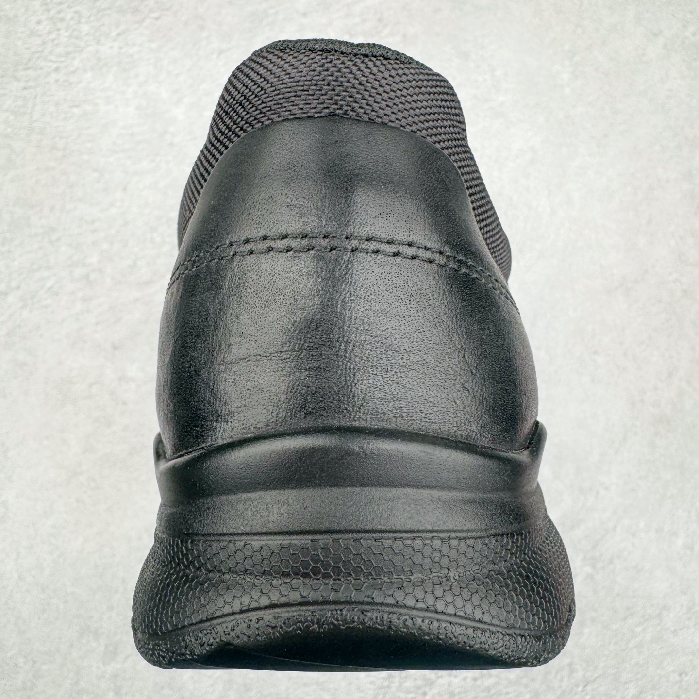 图片[8]-Ecco爱步男鞋新款运动鞋 跑鞋厚底增高老爹鞋 驱动系列全新款式 拼色拼接鞋面 时尚有型 牛皮与纺织品拼接 脚感舒适 出街有型 贴心套脚系带设计 舒适包裹双足 柔软细腻，亲肤透气 以摩托车粗犷胎纹为灵感 PU大底提供牵引性和支撑性 耐磨防滑提升稳定性 轻盈鞋底 舒适耐穿 户外出行 肆意洒脱 尺码：38 39 40 41 42 43 44（皮鞋码）-选品中心