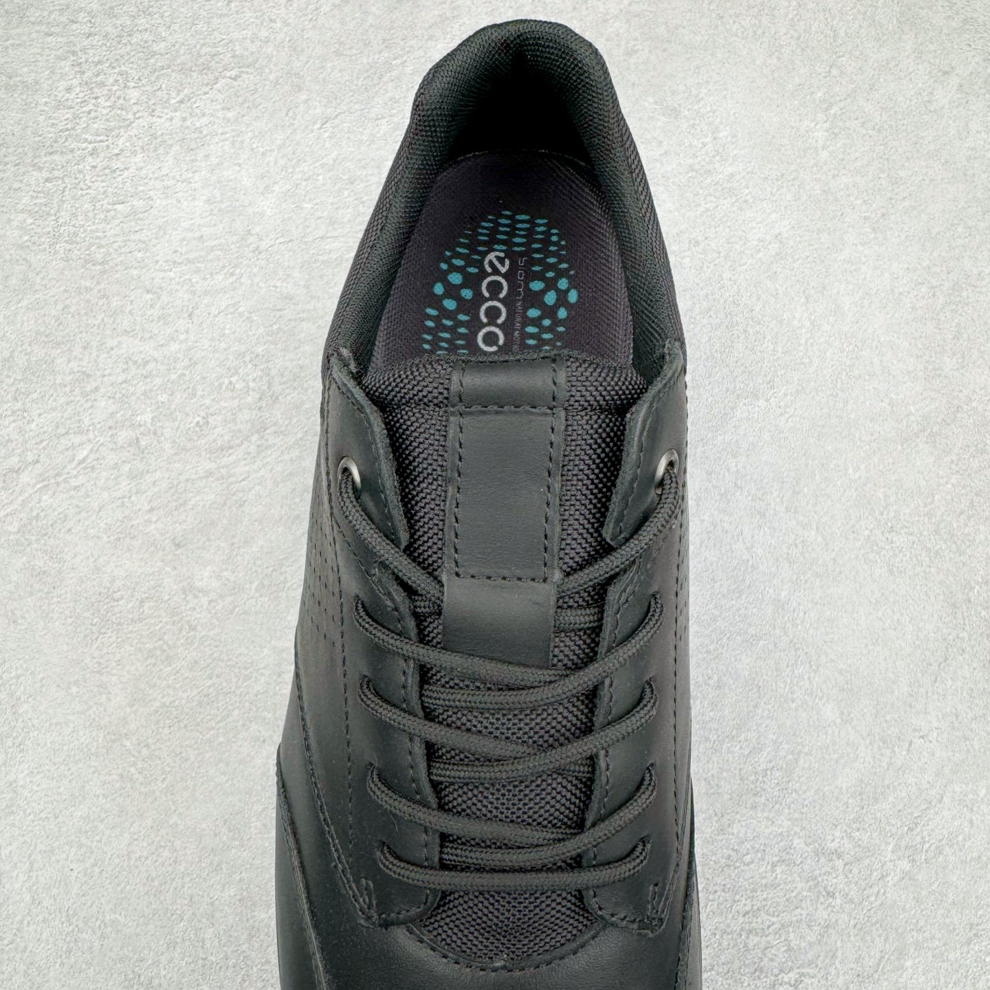 图片[5]-Ecco爱步男鞋新款运动鞋 跑鞋厚底增高老爹鞋 驱动系列全新款式 拼色拼接鞋面 时尚有型 牛皮与纺织品拼接 脚感舒适 出街有型 贴心套脚系带设计 舒适包裹双足 柔软细腻，亲肤透气 以摩托车粗犷胎纹为灵感 PU大底提供牵引性和支撑性 耐磨防滑提升稳定性 轻盈鞋底 舒适耐穿 户外出行 肆意洒脱 尺码：38 39 40 41 42 43 44（皮鞋码）-选品中心