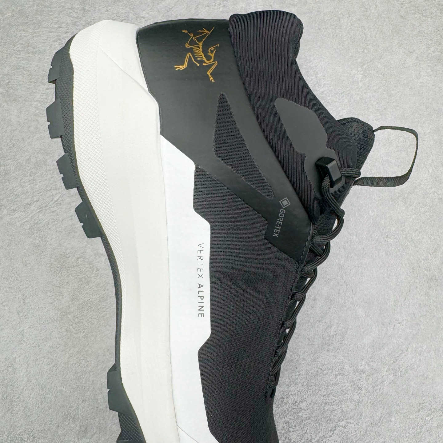 图片[6]-＃GD广顶 Arcteryx Vertex Alpine Gtx 始祖鸟舒适百搭 防滑耐磨中帮户外功能鞋 独家原底面配置 全套原厂生产指令 内外盒标包装纸鞋带配件均同步公司 公司一样的东西 放心开冲 外贸 零售 裸鞋 渠道货 随意操作 承诺半个月内开胶直接换新 尺码：39.5 40 40.5 41 42 42.5 43 44 44.5 45-选品中心