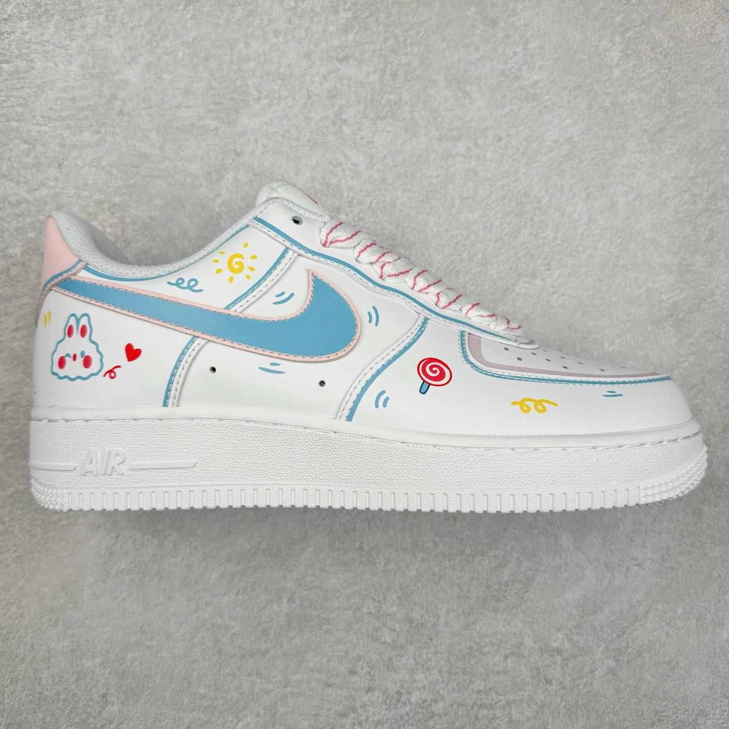 NK Air Force 1´07 Low 空军一号低帮百搭休闲运动板鞋 TY0301-111 柔软、弹性十足的缓震性能和出色的中底设计 横跨复古与现代的外型结合 造就出风靡全球 三十多年的Force 1 直到今天还深受青睐 尺码：36 36.5 37.5 38 38.5 39 40 40.5 41 42 42.5 43 44 44.5 45-选品中心