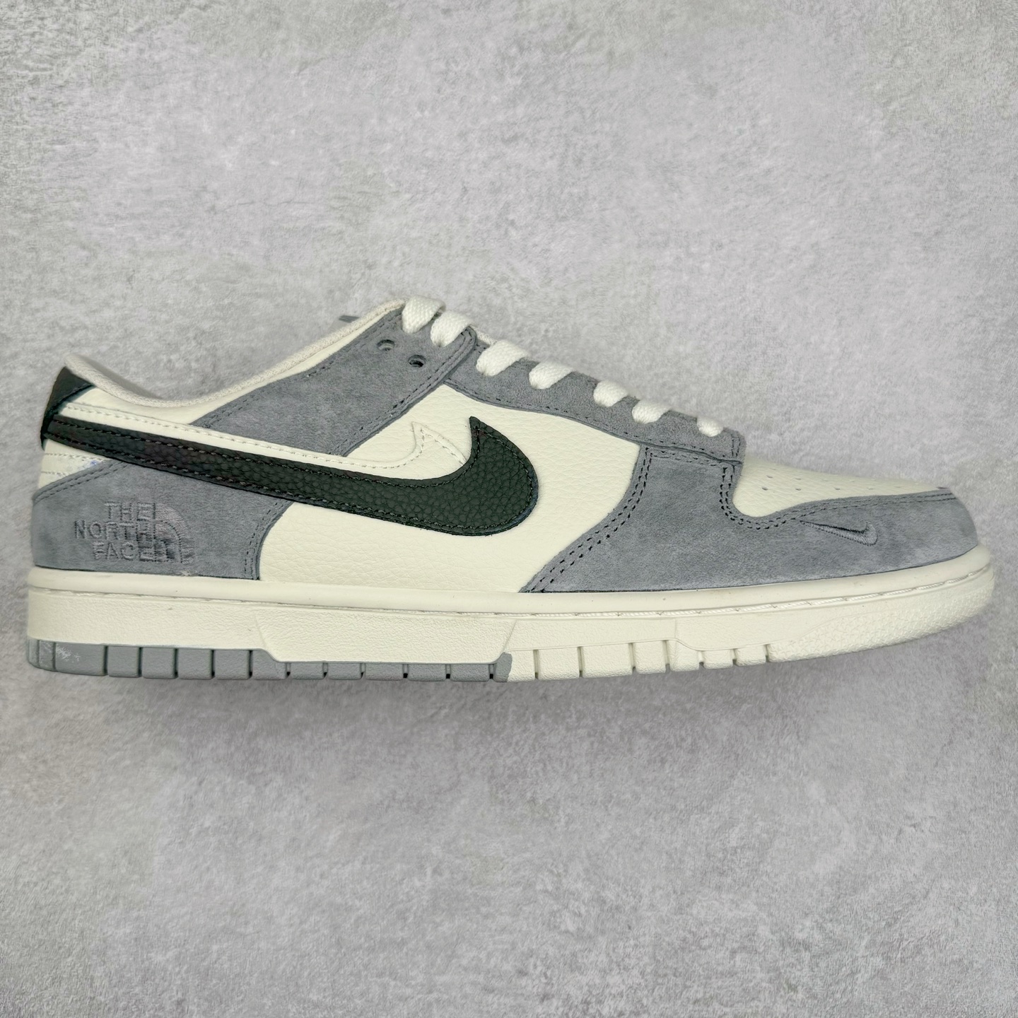 NK Dunk Low 定制配色 DJ2024-067 大厂出品 极力推荐 原装头层材料 独家版型蒸餾加工帶來的是更好的视觉和脚感体验大厂纯原品质出货 清洁度 电绣工艺 皮料切割干净无任何毛边 细节完美 尺码：36 36.5 37.5 38 38.5 39 40 40.5 41 42 42.5 43 44 44.5 45-选品中心